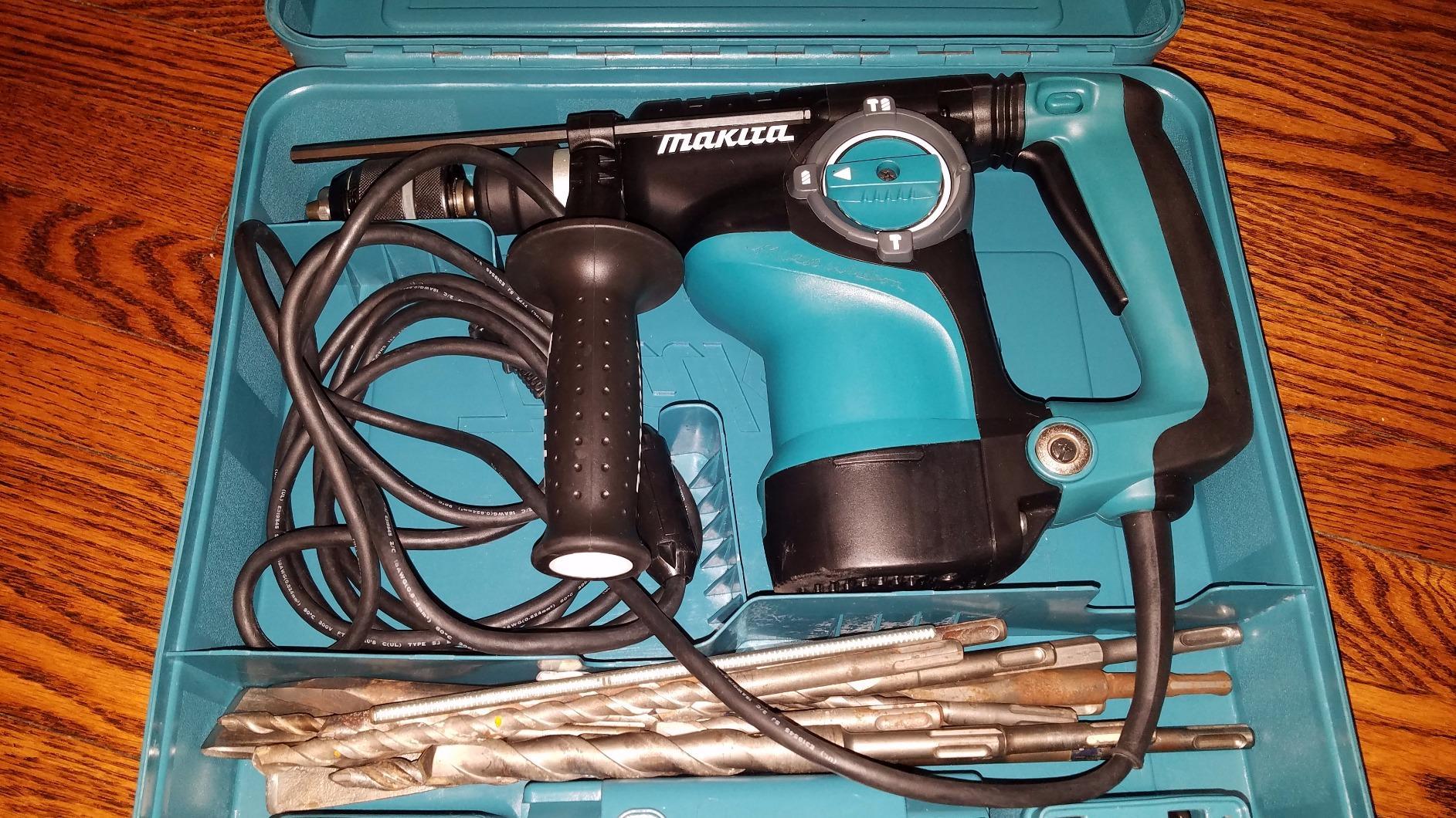 Makita HR2811F 1-1/8'' Rotary Hammer, accepts SDS-PLUS bits, Teal - Customer Photo 1