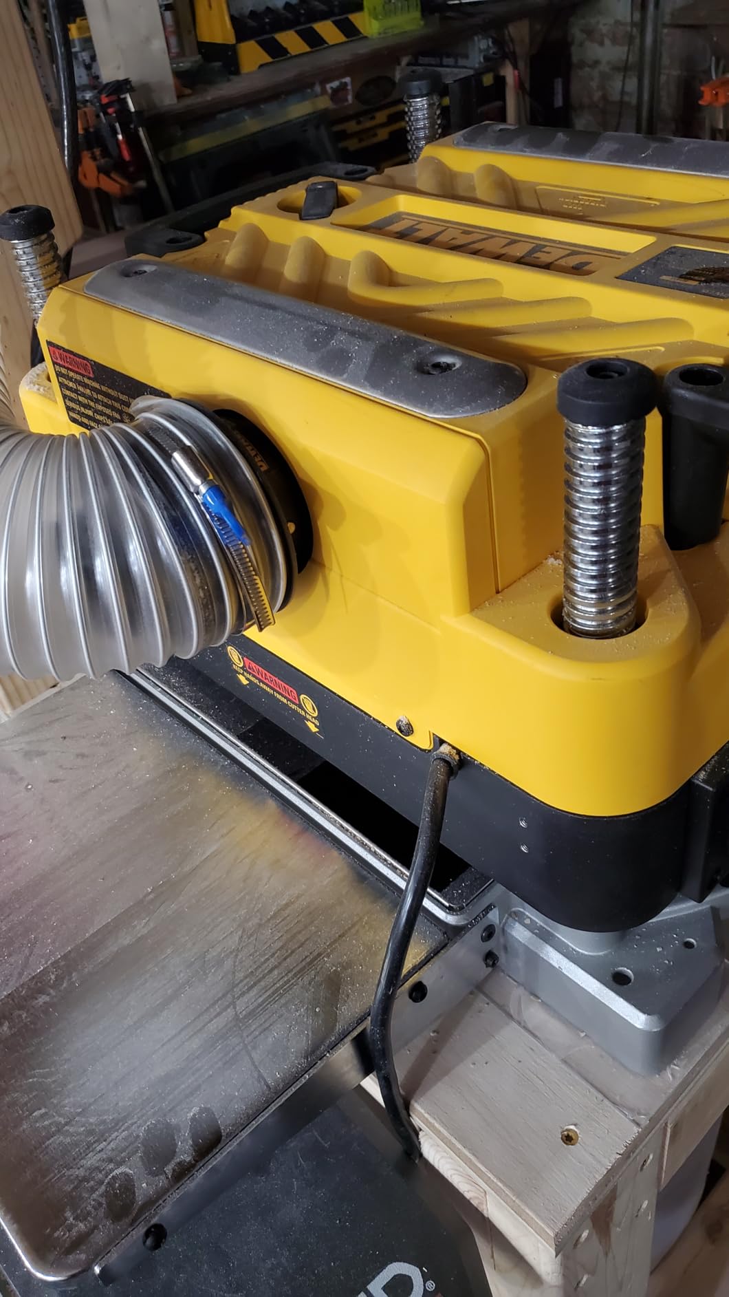DEWALT Thickness Planer, 13-inch Wood Planer, Three Knife Two Speed, 15 Amp, 20,000 RPM Motor (DW735X) customer photo 2