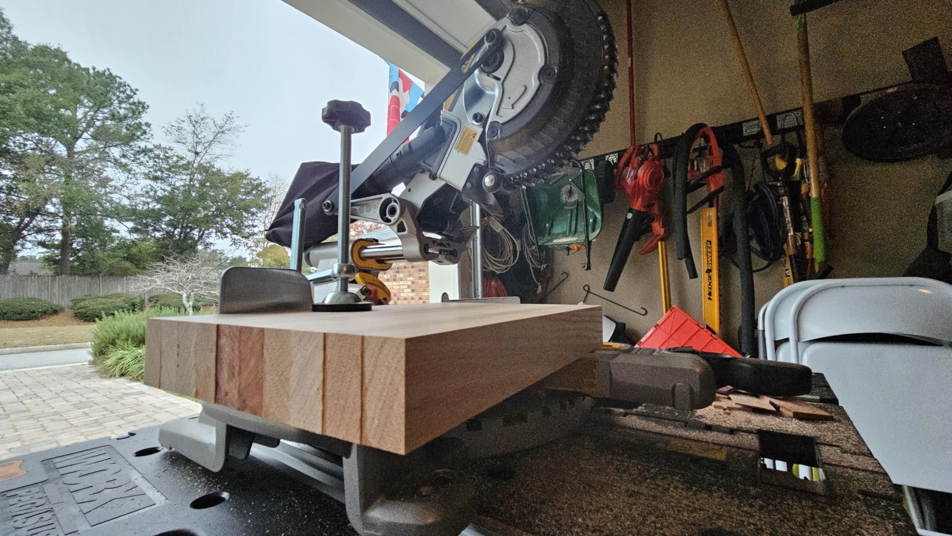 DEWALT 20V MAX* 7-1/4-Inch Miter Saw, Cordless (DCS361M1) Customer Review DEWALT 20V MAX* 7-1/4-Inch Miter Saw, Cordless (DCS361M1) - Customer Photo 2