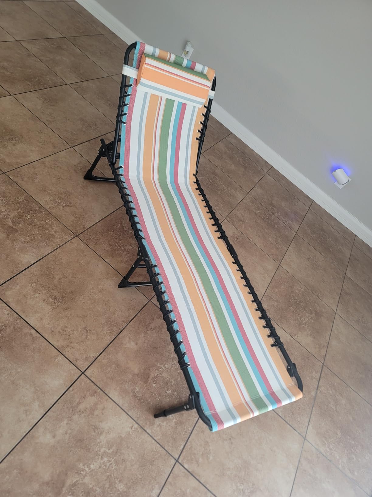Outsunny Folding Chaise Lounge Chair, Patio Sun Tanning Chair, Outdoor Chaise Lounger with 4-Position Reclining Back, Breathable Mesh Seat for Beach, Poolside, Yard, Cream White - Customer Photo 1