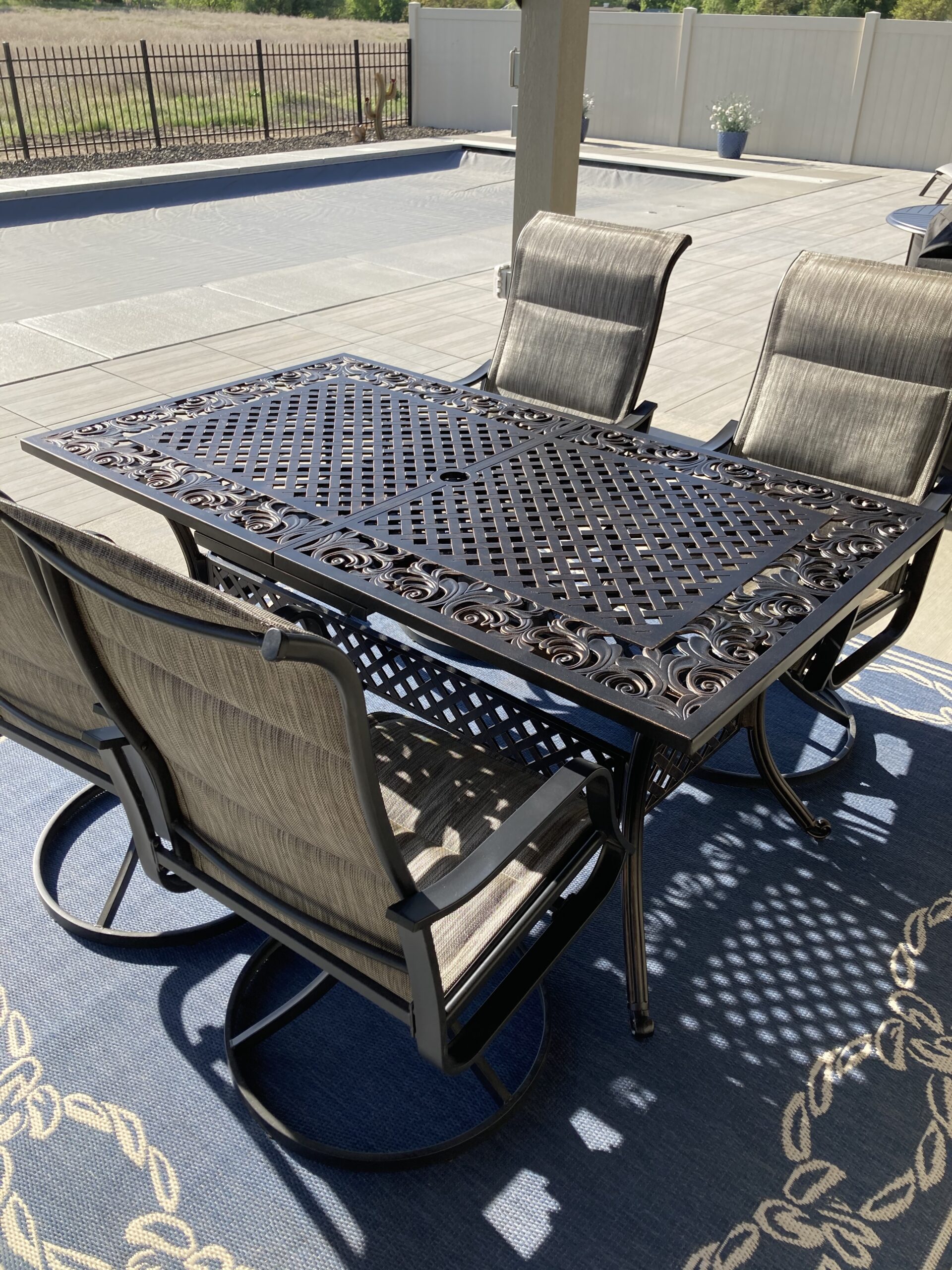 Christopher Knight Home Outdoor Expandable Patio Dining Table, 64