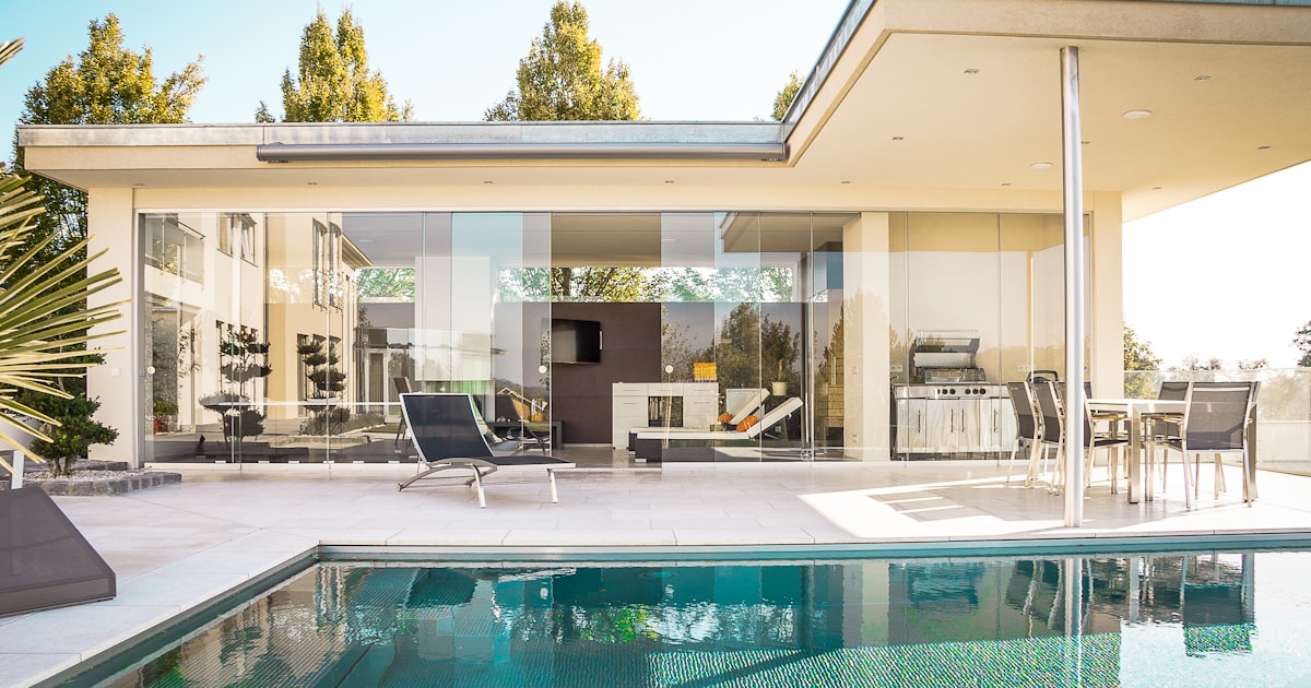 Best Outdoor Daybeds for Poolside