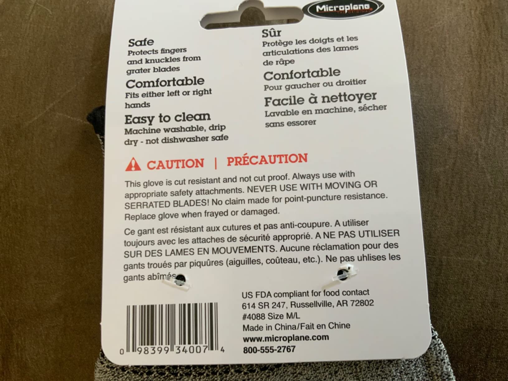 Microplane Cut Resistant Glove Keep Hands Safe in The Kitchen, One Size (Pack of 1) Customer Review Microplane Cut Resistant Glove Keep Hands Safe in The Kitchen, One Size (Pack of 1) - Customer Photo 5