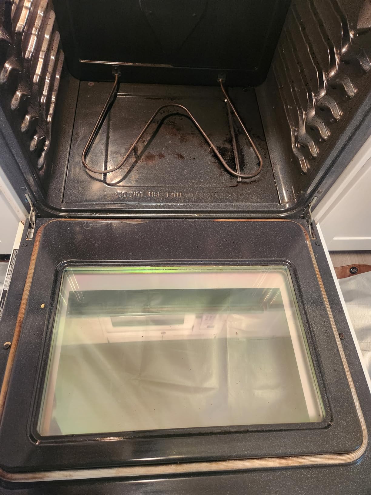 Goo Gone Oven and Grill Cleaner - 28 Ounce - Removes Tough Baked On Grease and Food Spills Surface Safe - Customer Photo 1