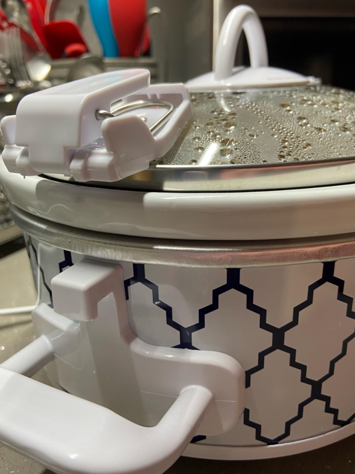 Crock-Pot Small 2.5 Quart Casserole Slow Cooker in White/Blue, Enjoy Eye-Catching Quick Meals, Durable and Compact - Customer Photo 2