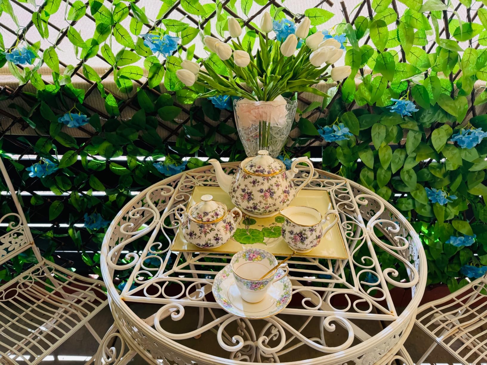 Royal Albert 100 Years 1940 3-Piece Set (Teacup, Saucer & Plate 8 Royal Albert 100 Years 1940 3-Piece Set (Teacup, Saucer & Plate 8