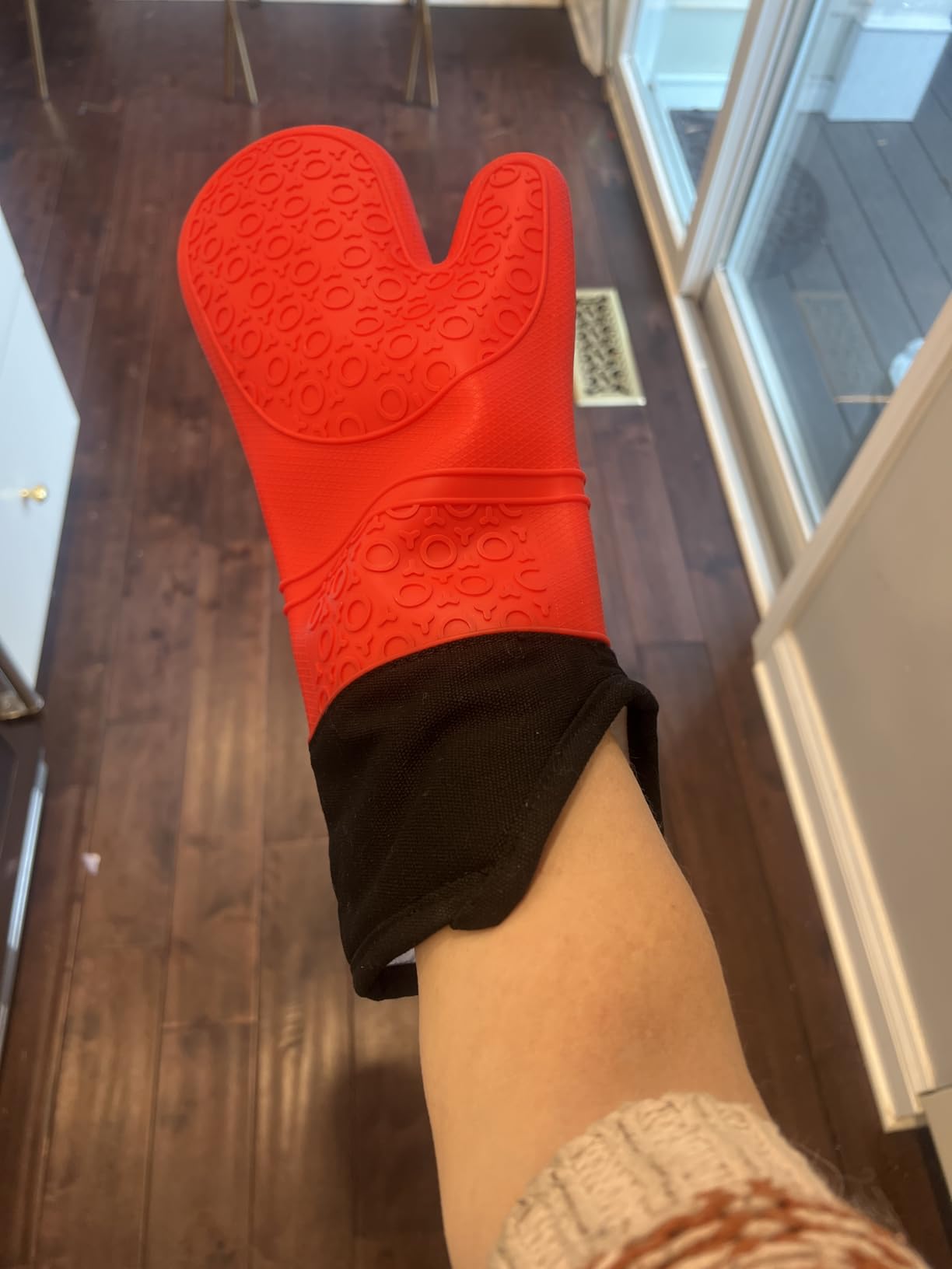 BPA-Free Silicone Oven Mitts Ultra Heat Resistant up to 500°F - Oven Mitts with Thick Cotton Liner - Long Slip Resistant Pot Holders, Flexible Oven Gloves - Customer Photo 1