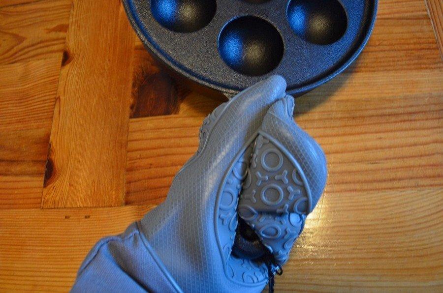 BPA-Free Soft Silicone 4 Piece Oven Mitts & Trivets Set - Ultra Heat Resistant Oven Mitts with Thick Cotton Liner - Long Slip Resistant Pot Holders, Flexible Oven Gloves - Black - Customer Photo 2