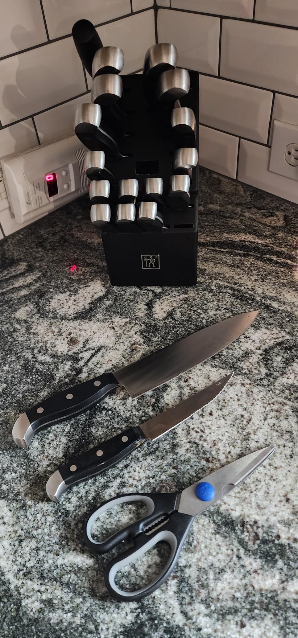 HENCKELS Premium Quality 15-Piece Knife Set with Block - Customer Photo 1