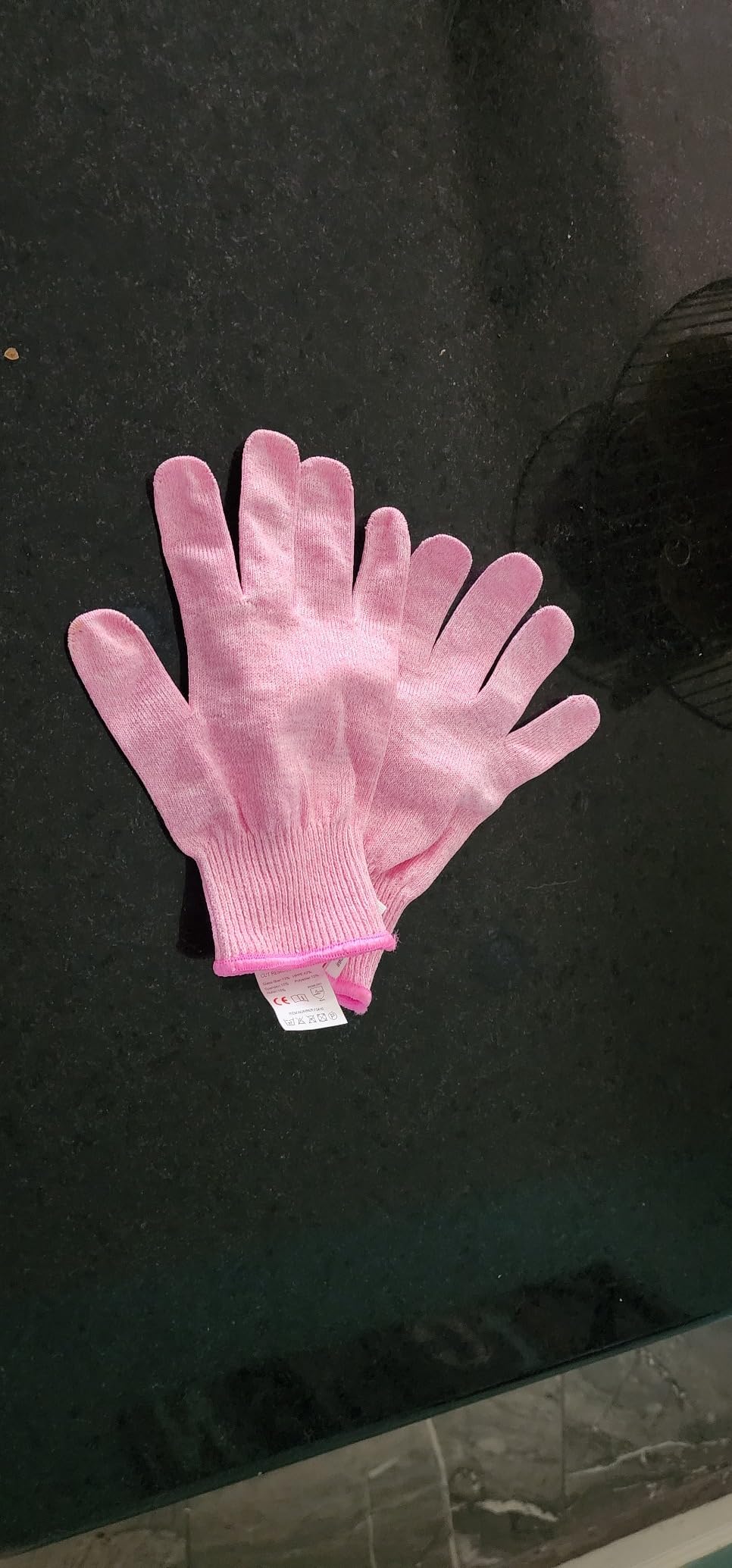 Evridwear Cut Resistant Gloves Food Grade Level 5 Kitchen Safety Protection (Medium, Pink) Customer Review Evridwear Cut Resistant Gloves Food Grade Level 5 Kitchen Safety Protection (Medium, Pink) - Customer Photo 2