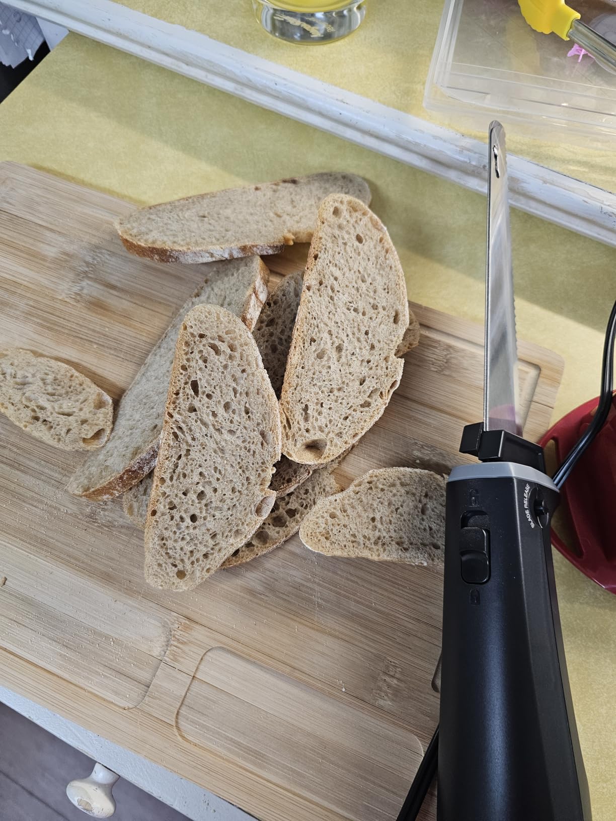 Cuisinart Electric Knife Set with Cutting Board, Electric Knife for Meat Slicing and Bread Slicing, Includes Bamboo Cutting Board for Kitchen and Serving Fork, CEK-41, Stainless Steel/Black - Customer Photo 1