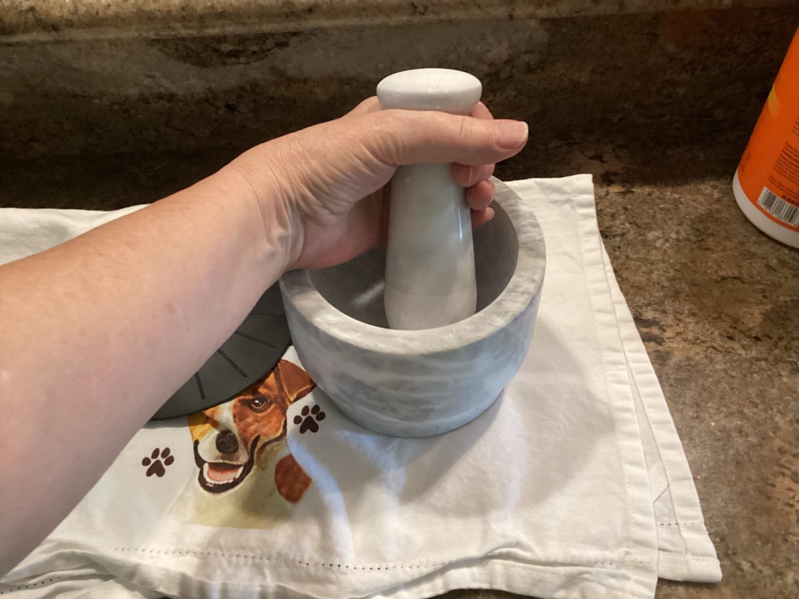 Laevo White Marble Mortar and Pestle Set - Heavy Duty Stone Spice Grinder - 2.1 Cup Capacity, 5.5-Inch Reversible Mortar and Pestle Set for Guacamole, Pesto, Spices - Large Customer Review Laevo White Marble Mortar and Pestle Set - Heavy Duty Stone Spice Grinder - 2.1 Cup Capacity, 5.5-Inch Reversible Mortar and Pestle Set for Guacamole, Pesto, Spices - Large - Customer Photo 5