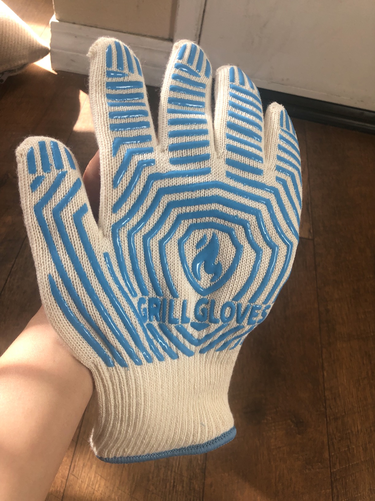 QUWIN BBQ Gloves, Oven Gloves, 1472°F Extreme Heat Resistant, Grilling Gloves Silicone Non-Slip Oven Mitts, Kitchen Gloves for BBQ, Grilling, Cooking, Baking - Customer Photo 1