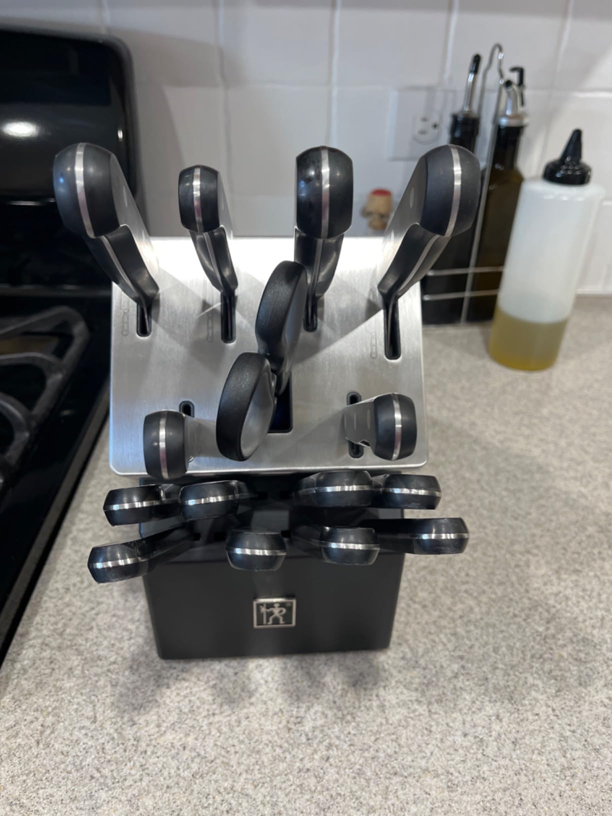 HENCKELS Solution Razor-Sharp 16-pc Knife Set, Chef Knife, Bread Knife, Steak Knife, German Engineered Informed by 100+ Years of Mastery - Customer Photo 1