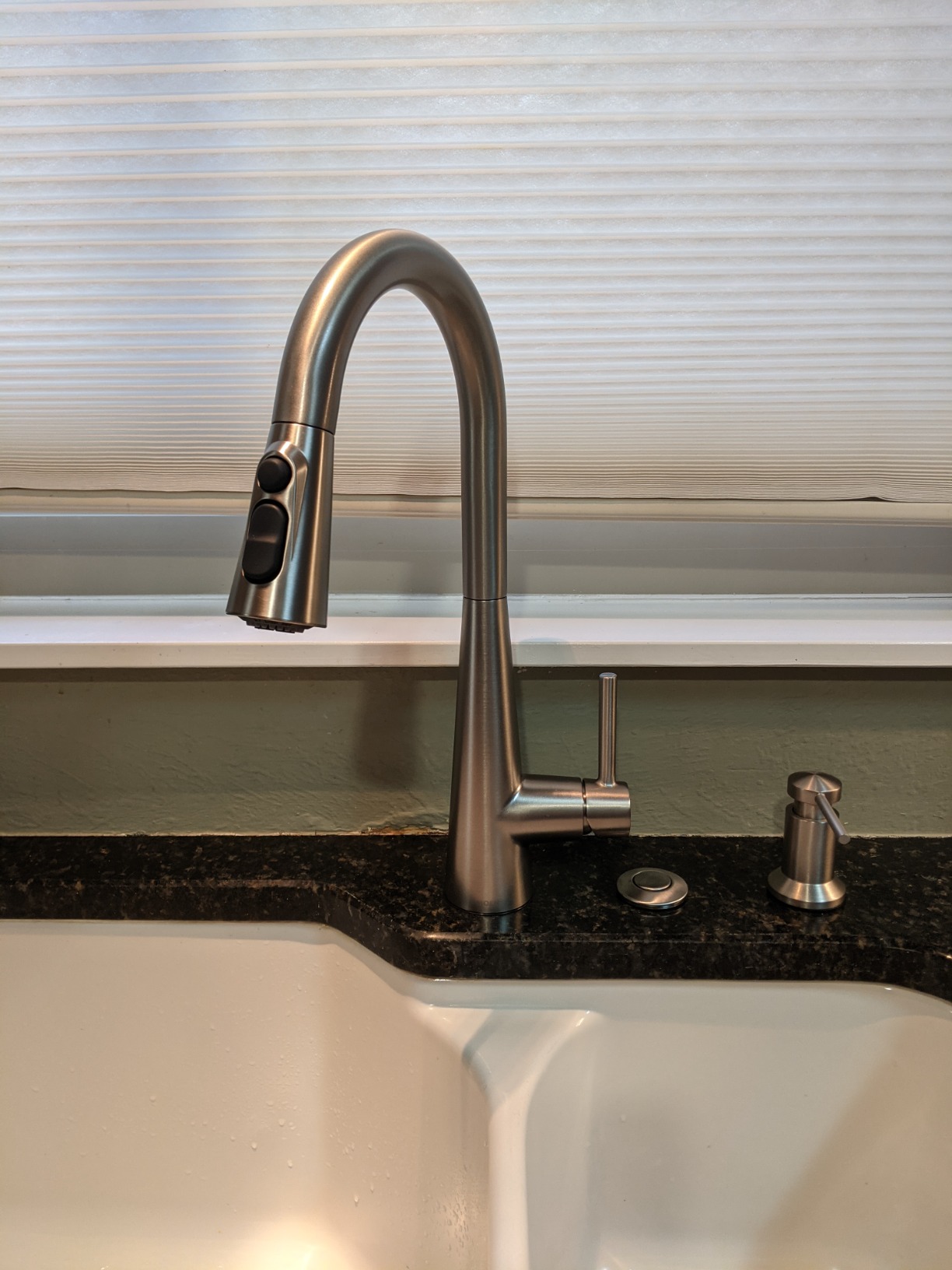 Moen Sleek Brushed Gold Motionsense Wave Sensor Touchless Kitchen Faucet, One-Handle Modern Kitchen Sink Faucet with Pulldown Sprayer Featuring Power Clean, 7864EWBG - Customer Photo 2