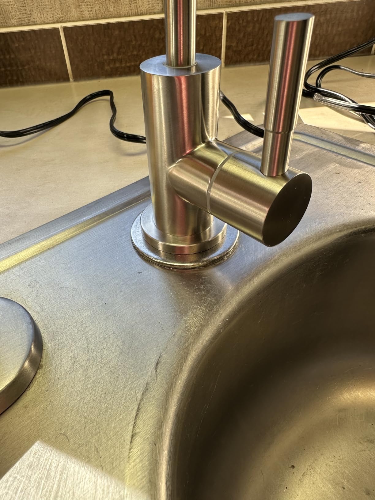 Havin Gold Kitchen Faucet with Pull Down Sprayer, High Arc Stainless Steel Material, with cUPC Ceramic Cartridge,Without Deck Plate,Fit for 1 Hole Kitchen Sink or Laundry Sink,Brushed Gold,HV501G - Customer Photo 4