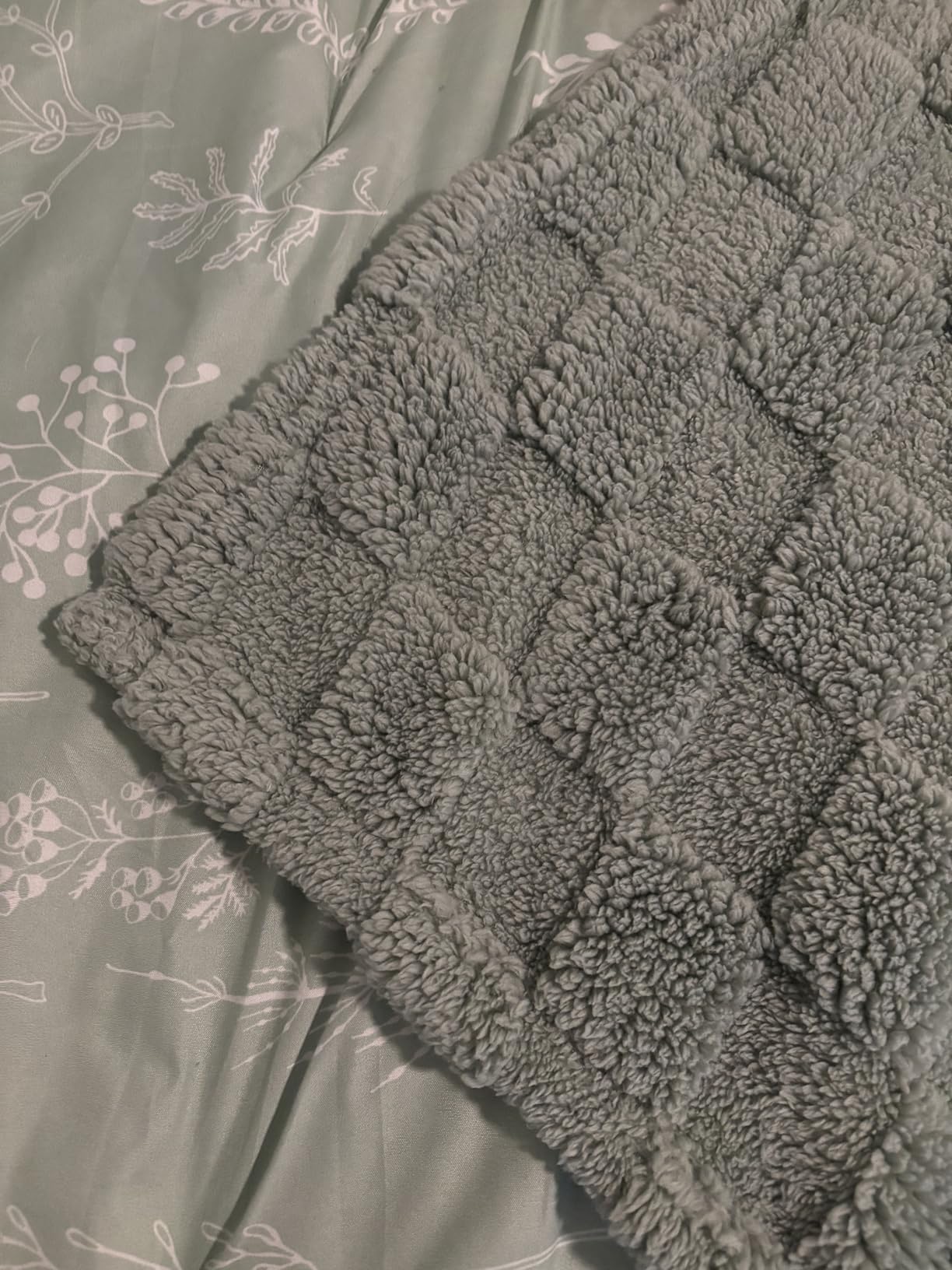 Bedsure GentleSoft Sage Green Throw Blanket for Couch - Checkered Fleece Blankets Gifts for Women Men Girls, Cute Soft Cozy Throw for Bedroom Home Decor Gifts, 50x60 Inches Customer Review Bedsure GentleSoft Sage Green Throw Blanket for Couch - Checkered Fleece Blankets Gifts for Women Men Girls, Cute Soft Cozy Throw for Bedroom Home Decor Gifts, 50x60 Inches - Customer Photo 2