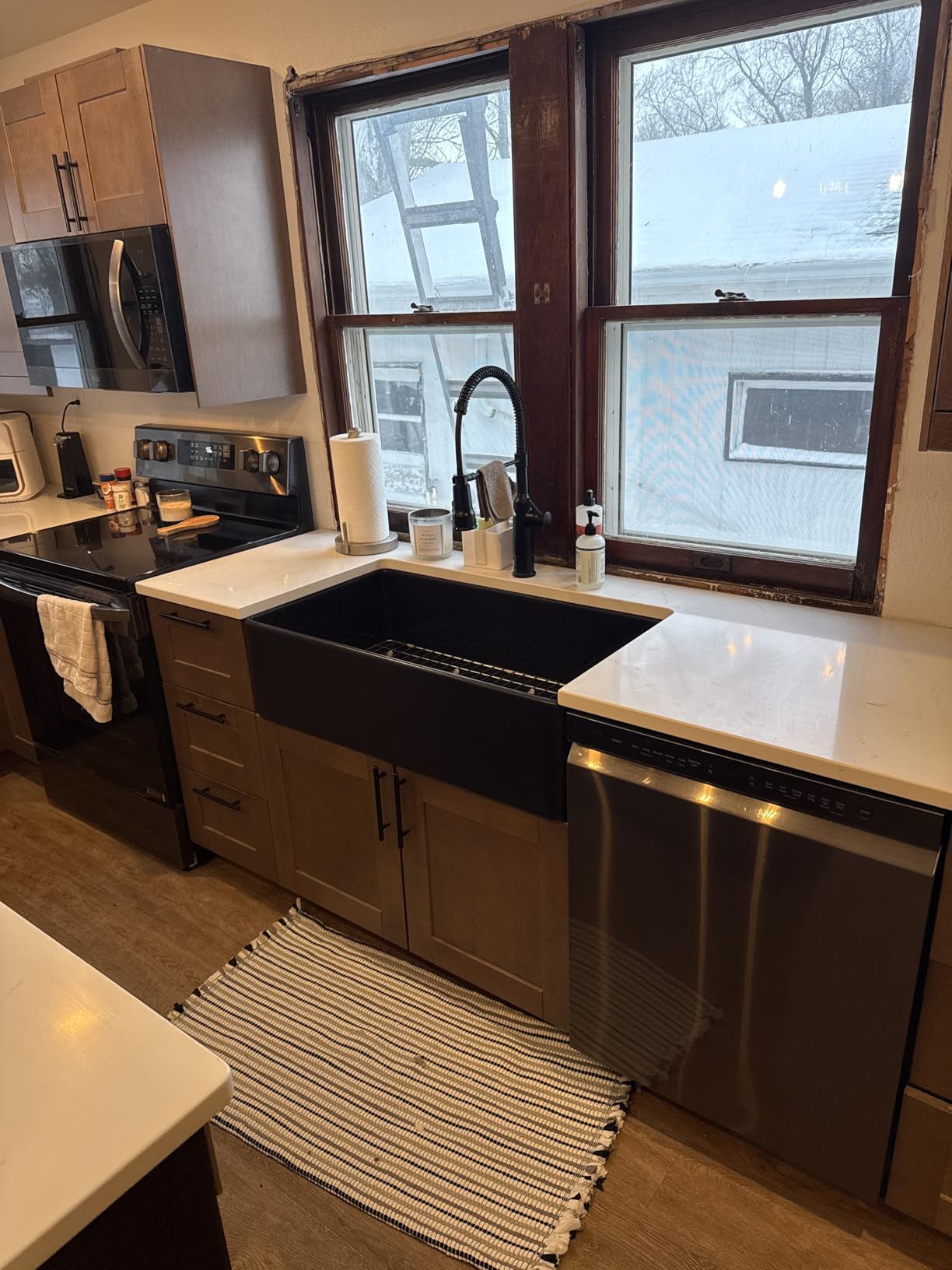 Miuara Black Farmhouse Sink 33 Inch - Large Apron Front Kitchen Sink Single Bowl 33