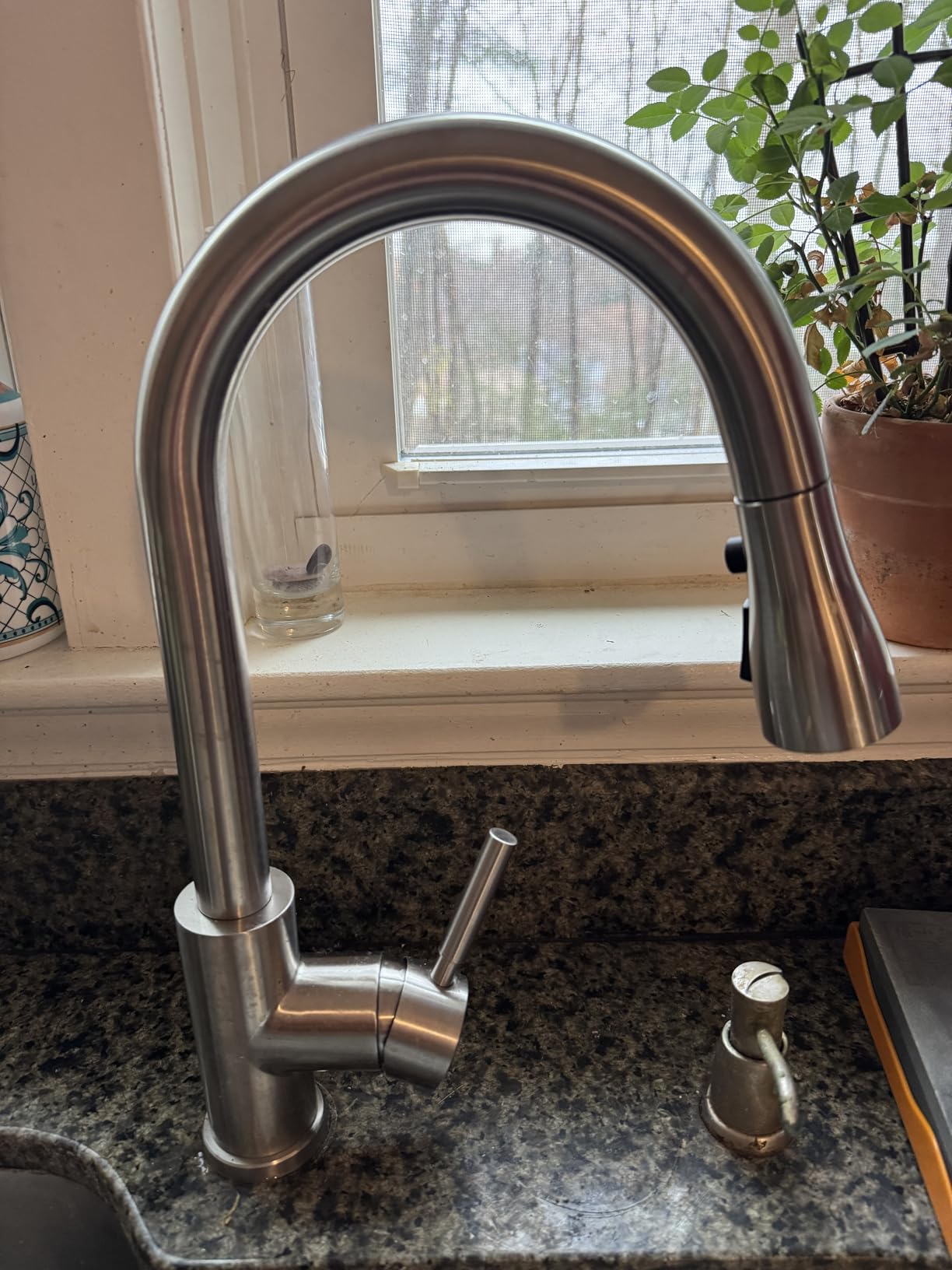 WEWE Touchless Kitchen Faucet with Pull Down Sprayer - Single Handle Kitchen Faucets Smart Motion Sensor Stainless Steel Brushed Nickel Sink Faucet customer photo 2
