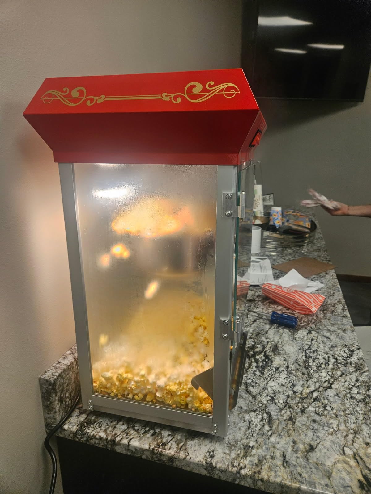 VEVOR Commercial Popcorn Machine, 8 Oz Kettle, 850 W Popcorn Maker on Wheels for 48 Cups per Batch, Theater Style Popper with 3-Switch Control Steel Frame Tempered Glass Doors Cart 1 Scoop 2 Spoons - Customer Photo 2