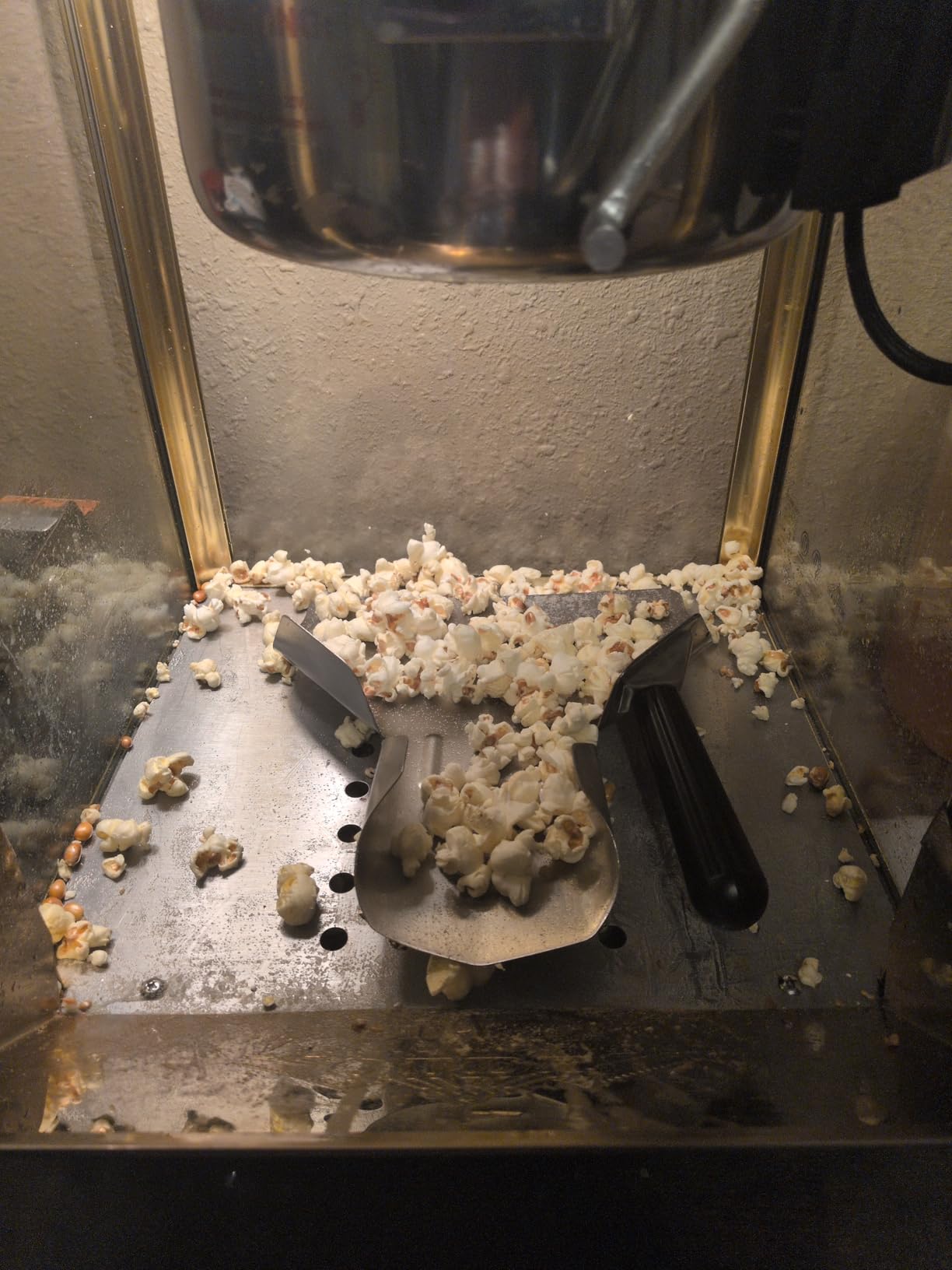 Olde Midway Movie Theater-Style Popcorn Machine Maker with Cart and 10-Ounce Kettle - Red, Vintage-Style Popper on Wheels - Customer Photo 1