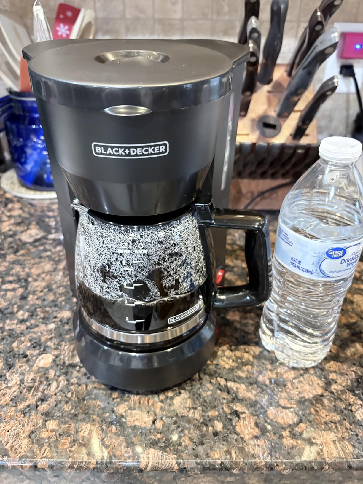 BLACK+DECKER 12-Cup Coffee Maker with Easy On/Off Switch, Easy Pour, Non-Drip Carafe with Removable Filter Basket, Vortex Technology, Black Customer Review BLACK+DECKER 12-Cup Coffee Maker with Easy On/Off Switch, Easy Pour, Non-Drip Carafe with Removable Filter Basket, Vortex Technology, Black - Customer Photo 1