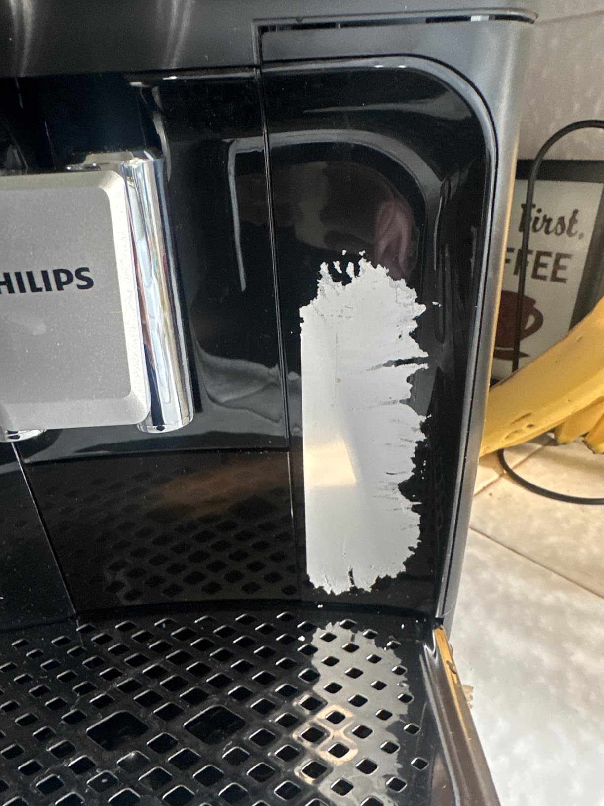 Philips 3300 Series Fully Automatic Espresso Machine with LatteGo Milk System and integrated grinder, 6 Hot & Iced Coffee Pre-Sets, 40% Quieter SilentBrew, 15-Bar Pressure, Glossy Black (EP3341/50) - Customer Photo 2