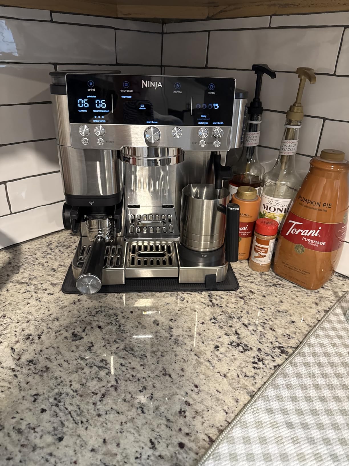 Ninja Luxe Café 3-in-1 Espresso, Drip Coffee and Cold Brew Machine | Integrated Coffee Grinder, Milk Frother, Assisted Tamper & Built-In Espresso Accessory Storage | Stainless Steel | ES601 - Customer Photo 4