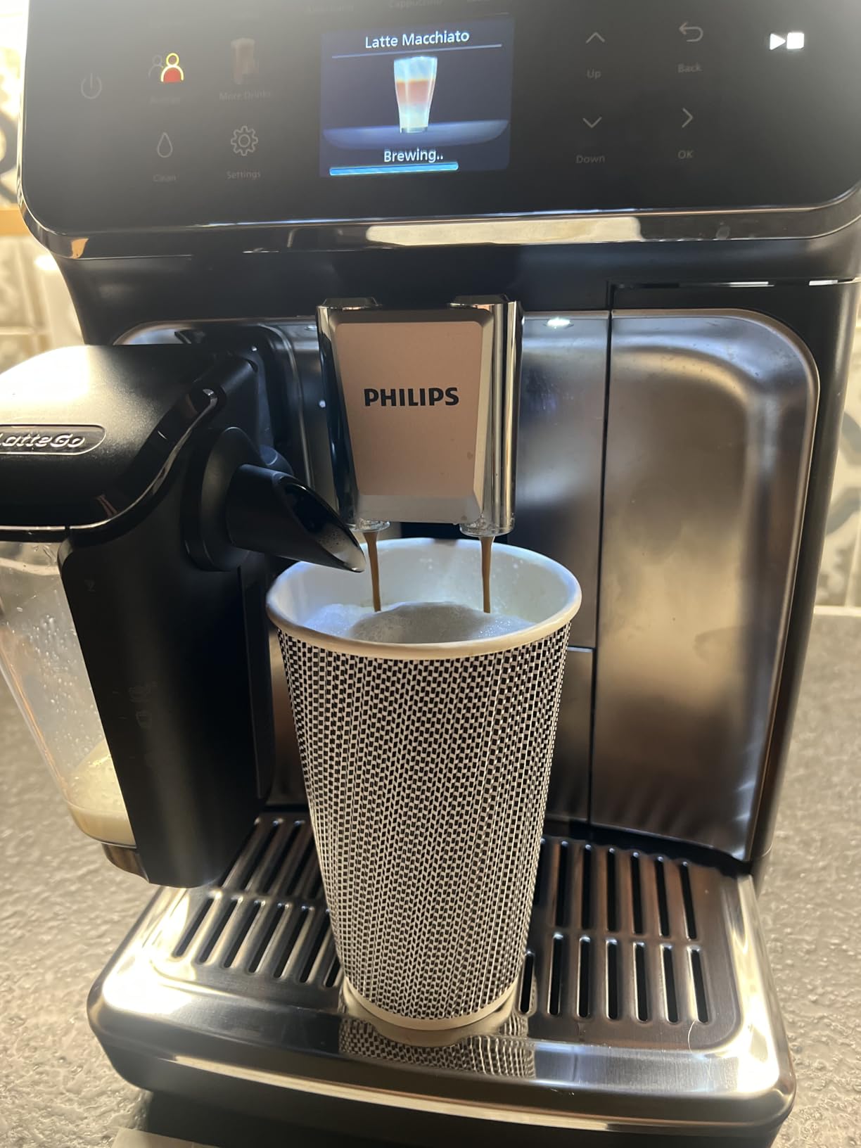 Philips 5500 Series Fully Automatic Espresso Machine, LatteGo Milk System, Integrated Grinder, 20 Hot & Iced Coffee Pre-Sets, Quick Start, SilentBrew, 15-Bar Pressure, Black Chrome (EP5544/94) - Customer Photo 4