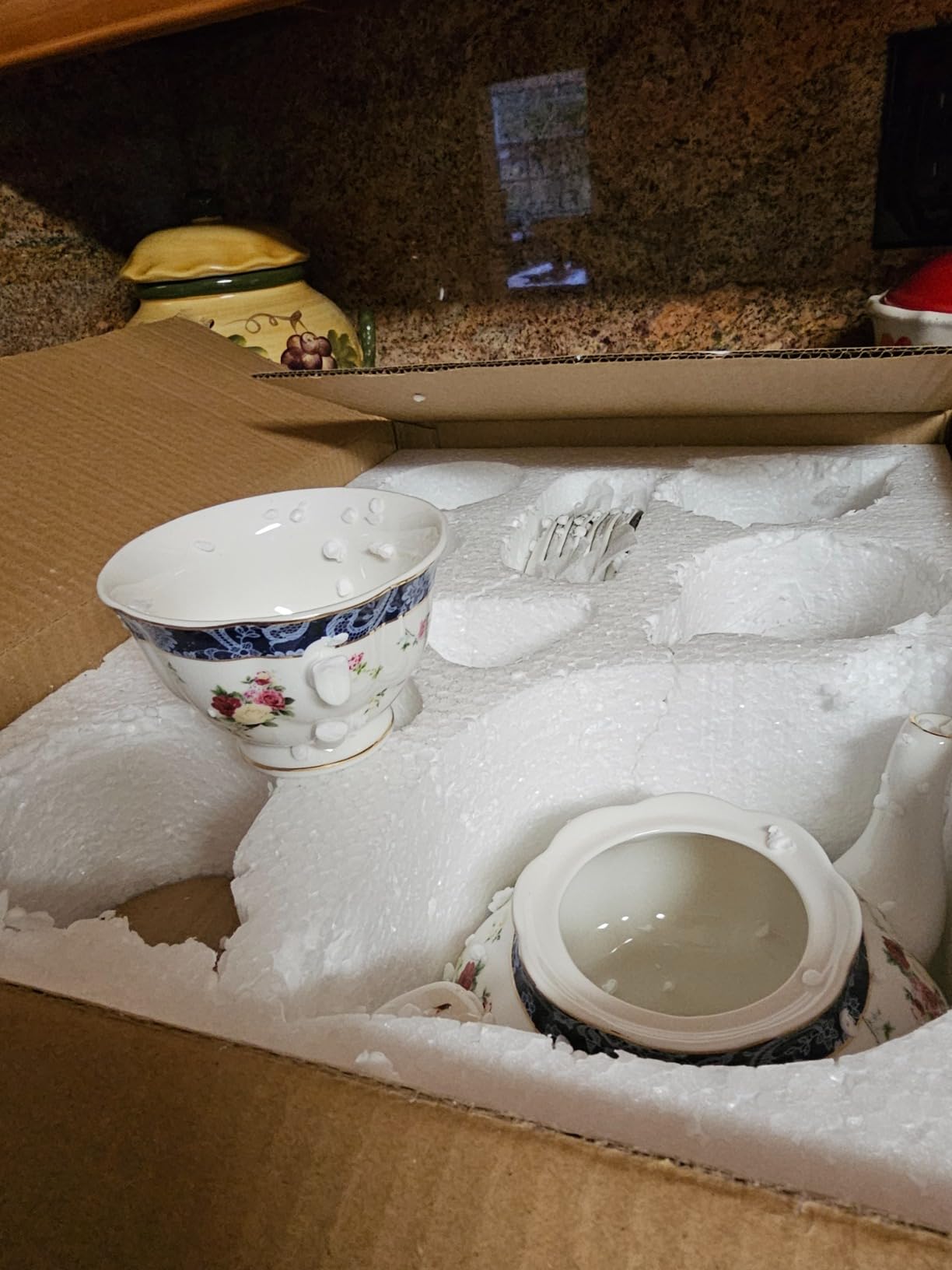 fanquare Bone China Tea Sets for Adults, 21-Piece Blue Lace and Roses Porcelain Tea Service with Sugar Bowl & Creamer, English Cremic Floral Teacups Set of 6 for Women Tea Party Customer Review fanquare Bone China Tea Sets for Adults, 21-Piece Blue Lace and Roses Porcelain Tea Service with Sugar Bowl & Creamer, English Cremic Floral Teacups Set of 6 for Women Tea Party - Customer Photo 3