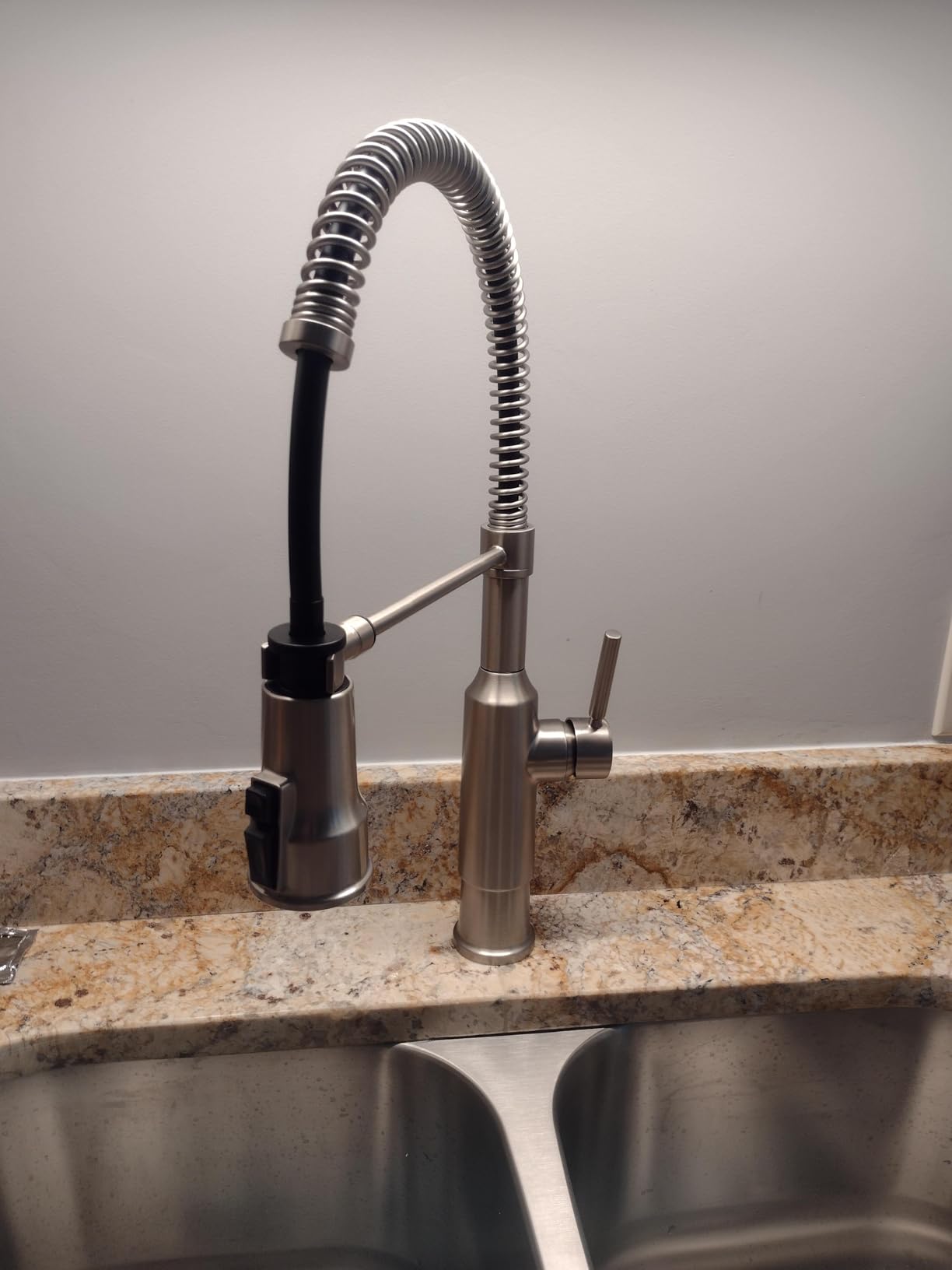 Delta Theodora Pro Style Commercial Kitchen Faucet with Pull Down Sprayer, Single Hole Brushed Gold Kitchen Sink Faucet, Single Handle, Champagne Bronze 18804Z-CZ-DST - Customer Photo 2