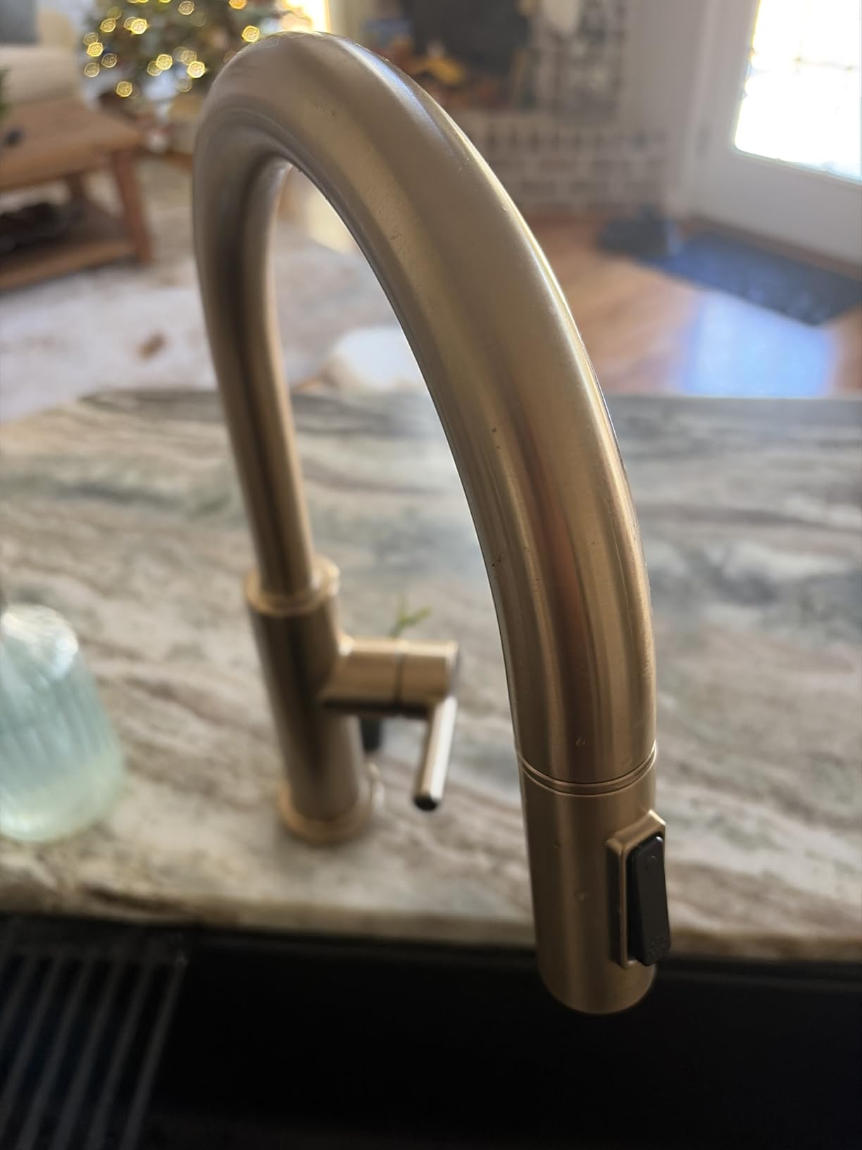 Delta Nicoli Brushed Gold Kitchen Faucet with Pull Down Sprayer, Modern Single Hole Kitchen Sink Faucet, Single Handle, Champagne Bronze 19867LF-CZ - Customer Photo 4