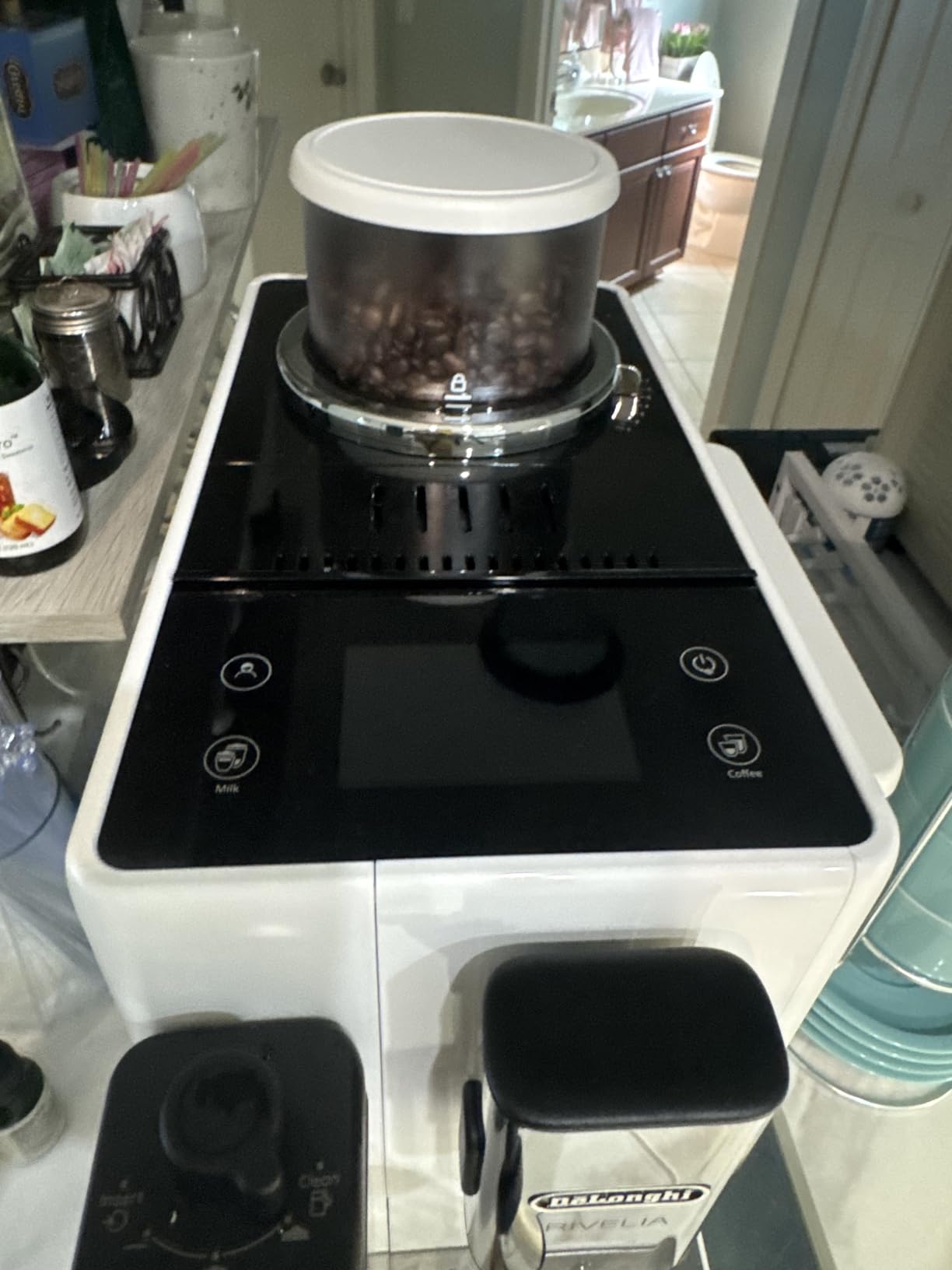 De'Longhi Rivelia Automatic Espresso Machine with Grinder & Milk Frother – All-in-One Coffee Maker, Hot & Iced Latte, Cappuccino, Bean Switch System, Burr Grinder, Compact Italian Design, Black - Customer Photo 5