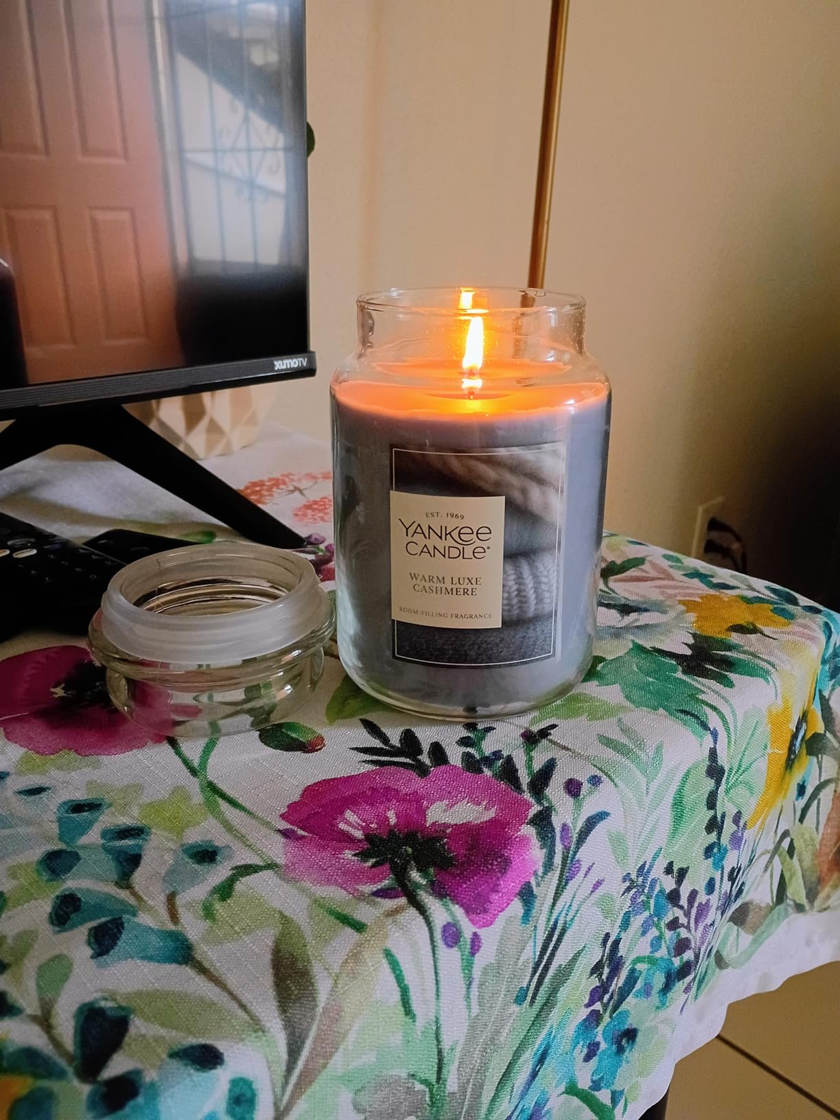 Yankee Candle Ocean Air, Scented Candle, 22oz Large Jar with up to 150 Hour Burn Time, Giftable - Customer Photo 1
