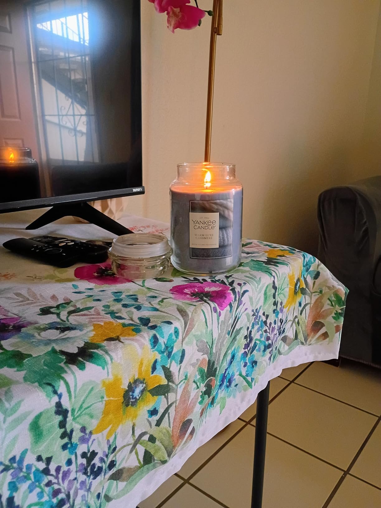 Yankee Candle Ocean Air, Scented Candle, 22oz Large Jar with up to 150 Hour Burn Time, Giftable - Customer Photo 2