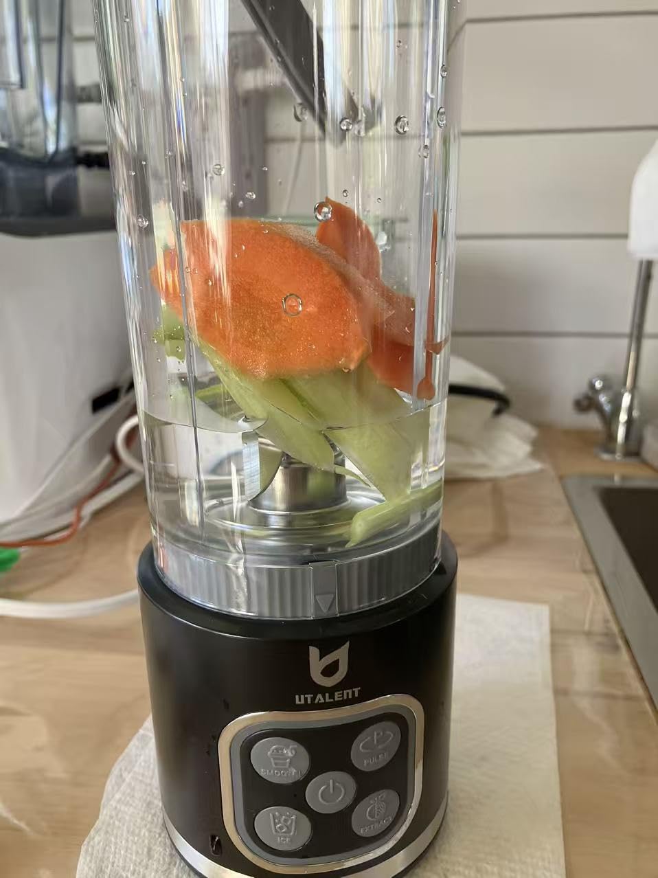 UTALENT Cordless Portable Blender, 25 oz removable Vessel, Powerful Personal Blender, For-Smoothies, Ice Crush, 4 Programs, Leakproof-Lid & Sip Spout, USB-C Rechargeable, Dishwasher Safe Parts, Black - Customer Photo 1