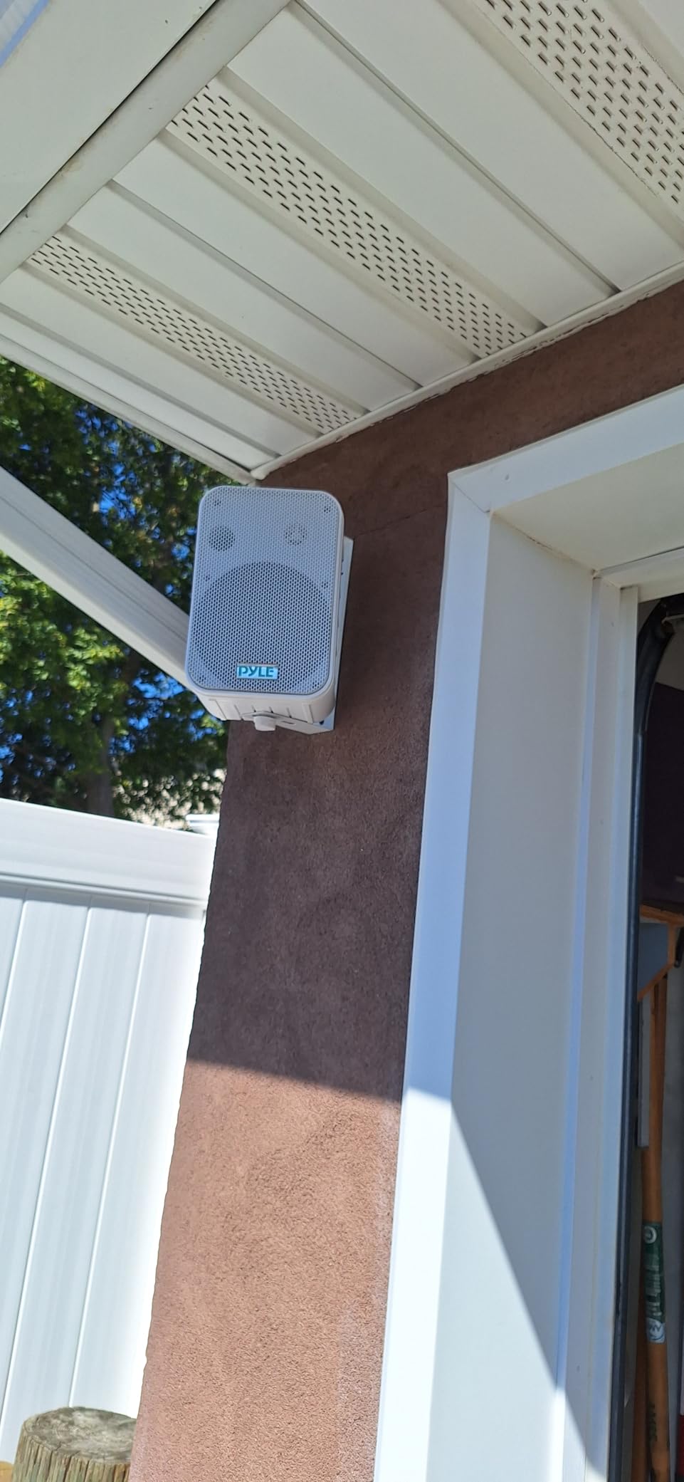 Dual Waterproof Outdoor Speaker System - 6.5 Inch Pair of Weatherproof Wall / Ceiling Mounted Speakers Heavy Duty Universal Mount - Pyle PDWR50B (Black) customer photo 2