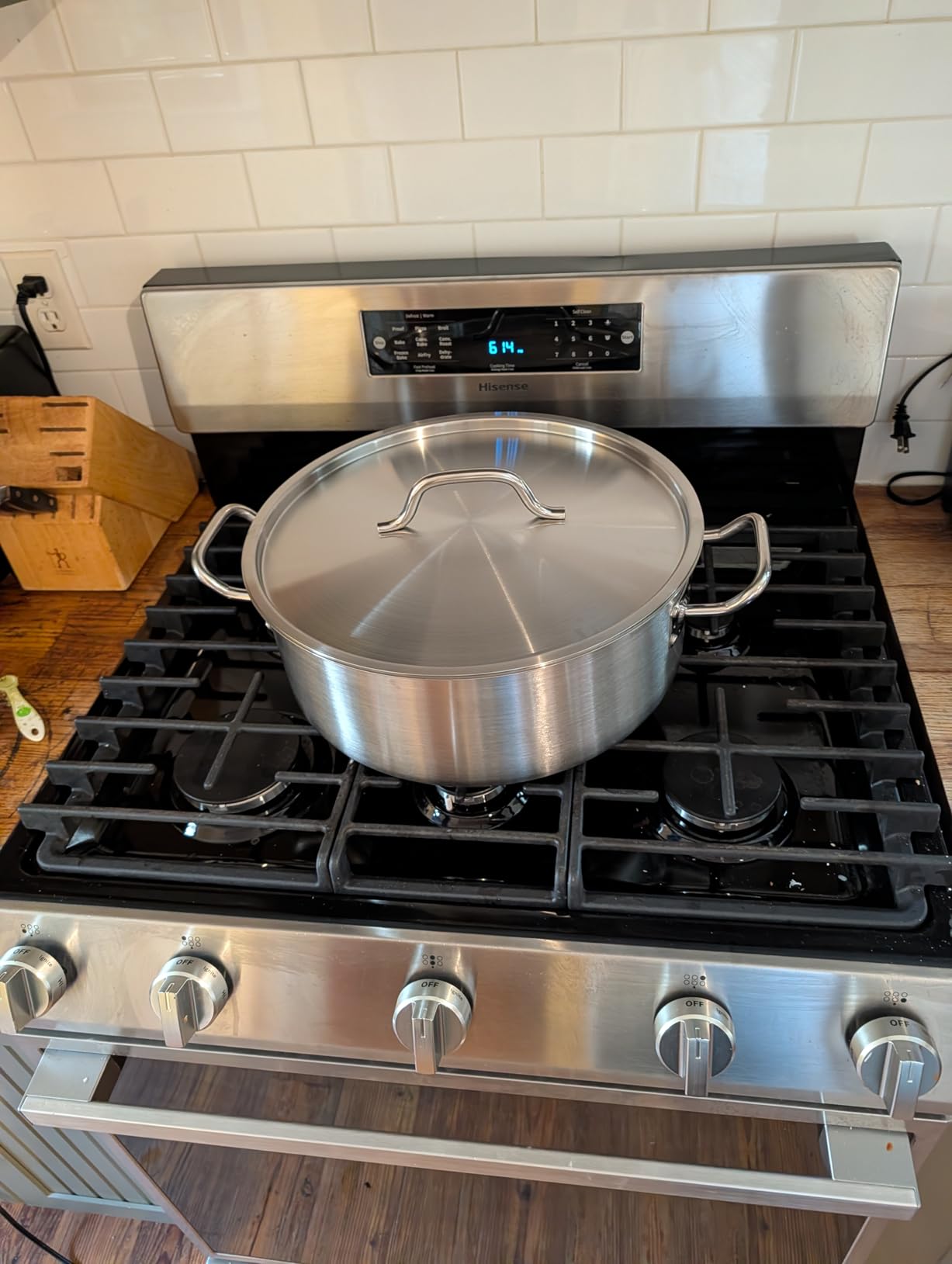 Winco Commercial-Grade Stainless Steel Brazier with Lid, 20 Quart customer photo 1
