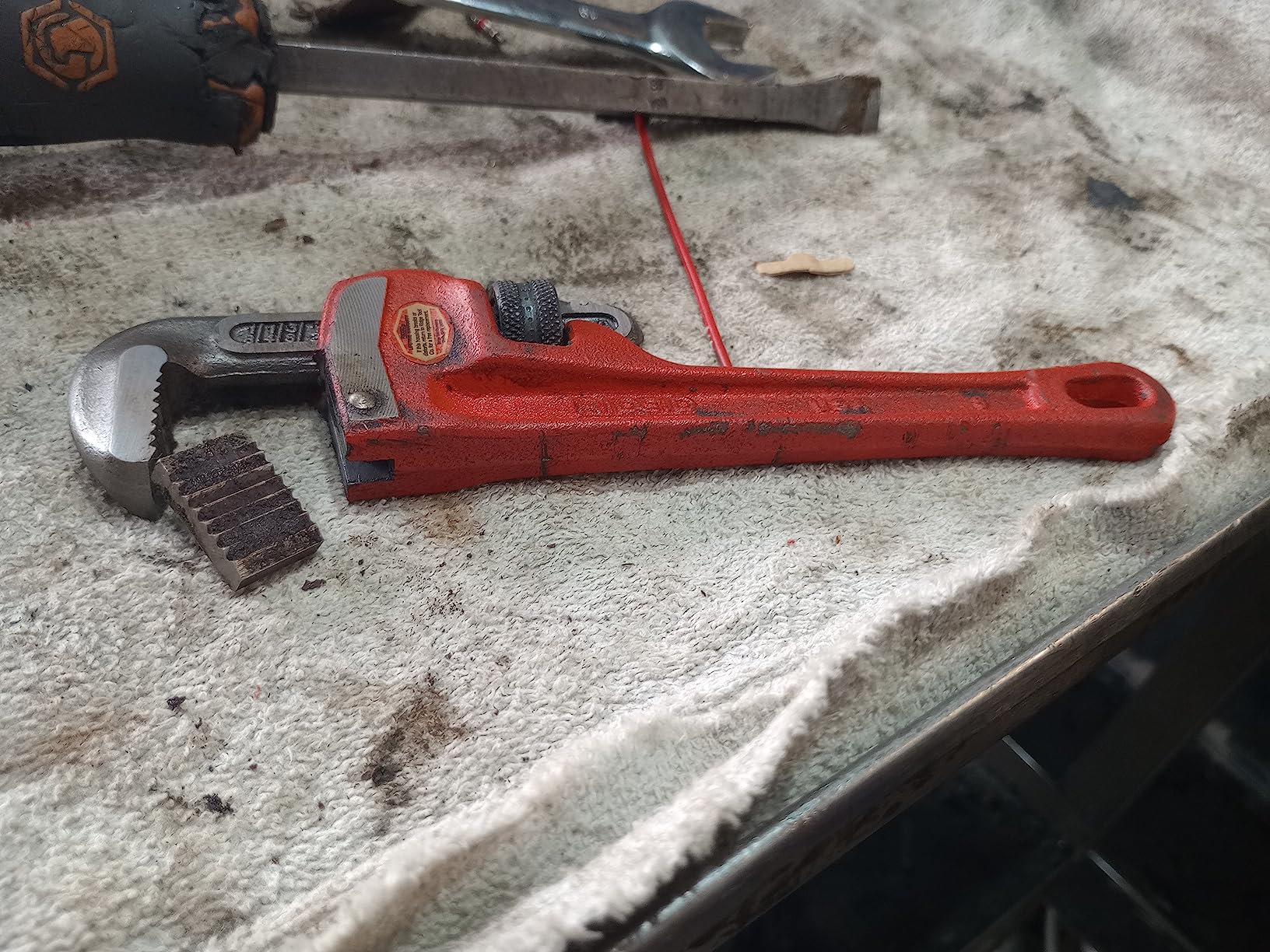 RIDGID 31005 Model 8 Heavy-Duty Straight Pipe Wrench, 8-inch Plumbing Wrench, Small, Red customer photo 1