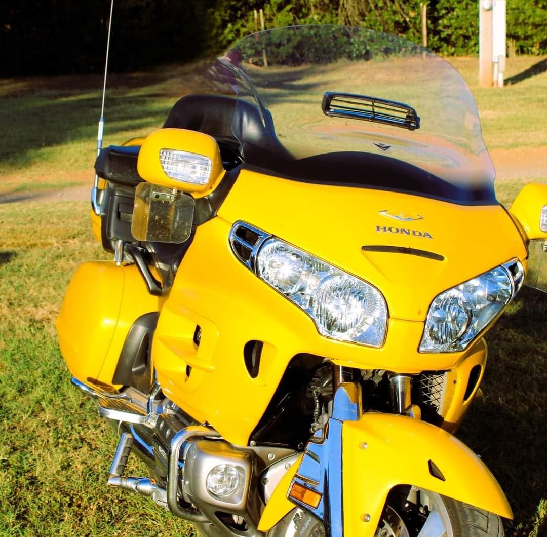 National Cycle VStream Clear Windscreen Windshield Replacement with Vent Opening for Honda GL1800 customer photo 1