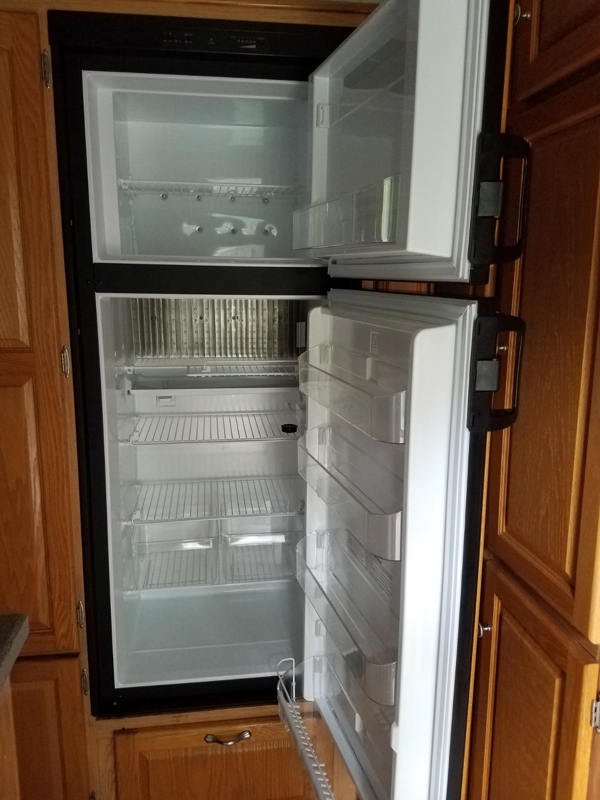 DOMETIC DM2862RB 8.0 Cubic Feet 2-Way Refrigerator customer photo 1