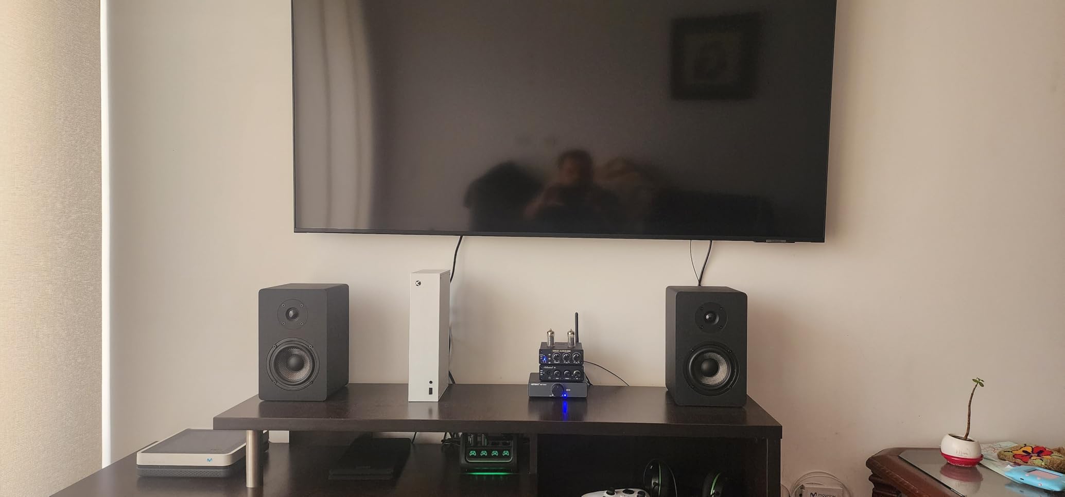 Micca MB42X Advanced Bookshelf Speakers for Home Theater Surround Sound, Stereo, and Passive Near Field Monitor, 2-Way (Black, Pair) customer photo 1