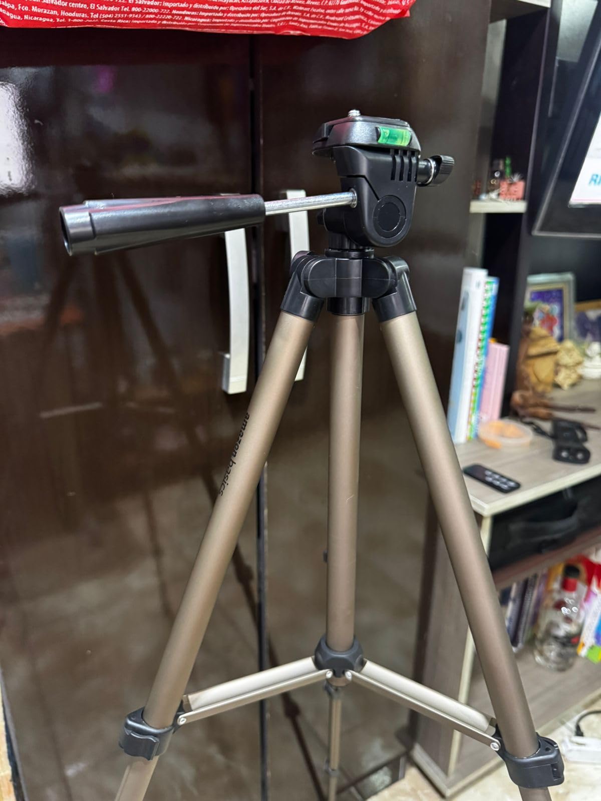 Amazon Basics 50-inch Lightweight Portable Camera Tripod Stand with Quick-Release Plate, Adjustable Height, Aluminum, for Travel Photography customer photo 1