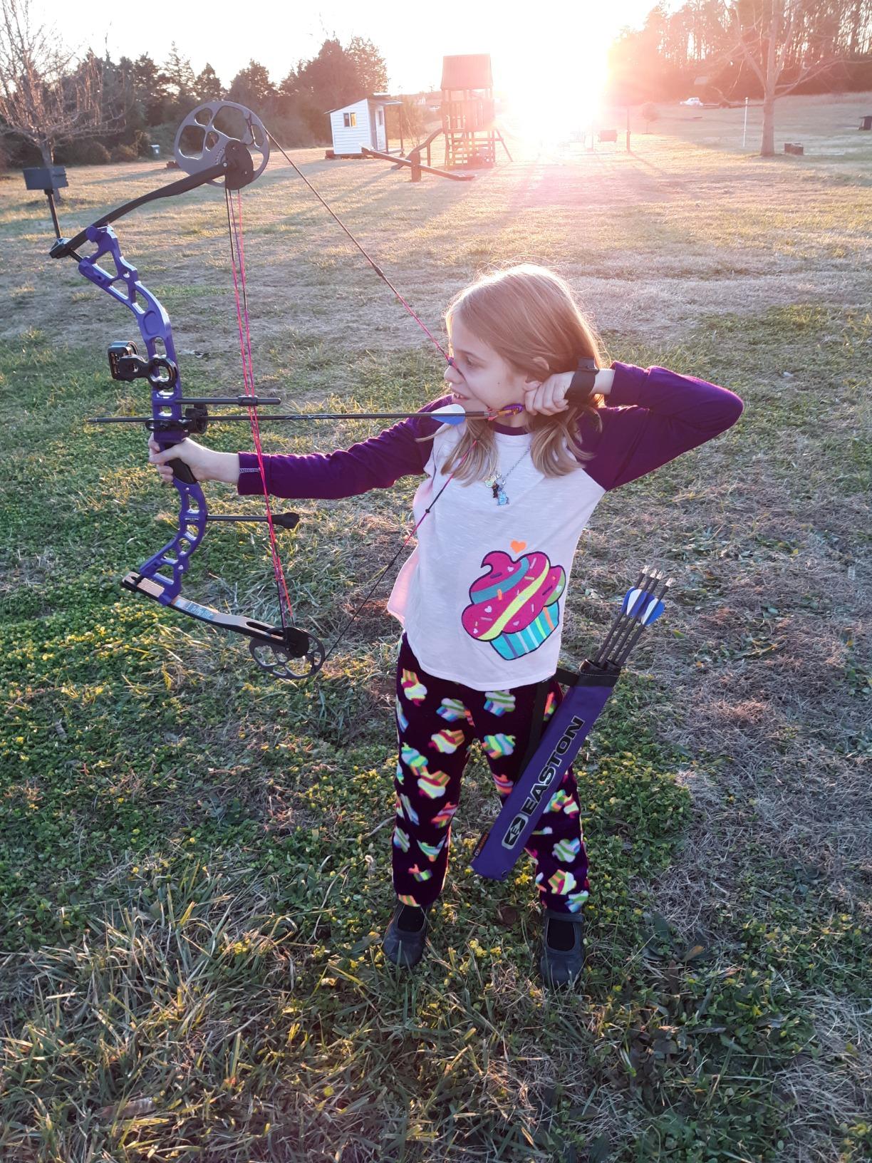 DIAMOND ARCHERY Prism Fully Equipped Adjustable Durable Compound Bow, Right/Left Hand, 5-55 lbs Draw Weight, 295 FPS customer photo 1