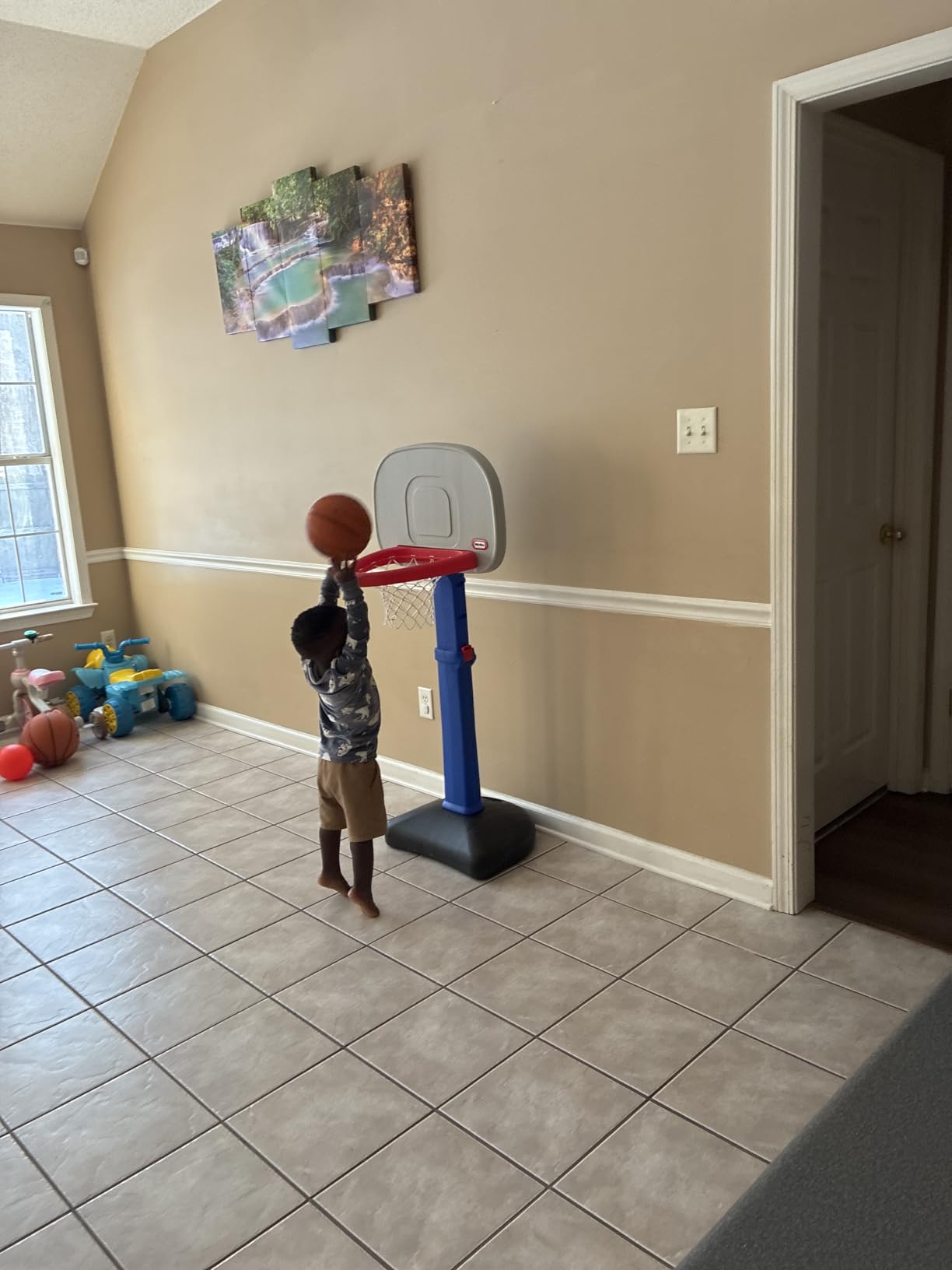 Little Tikes Easy Score Basketball Set, Blue, 3 Balls - Amazon Exclusive customer photo 1