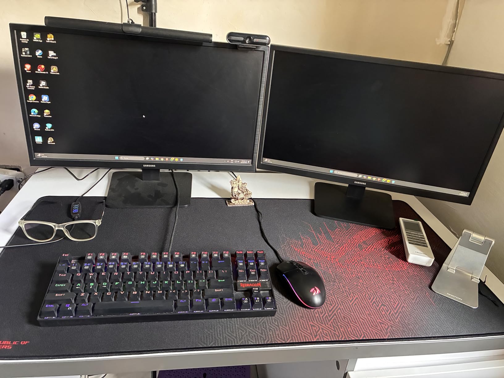 ASUS ROG Sheath Gaming Mouse Pad - 35.4 x 17.3, Extra-Large Surface, Pixel-Precise Tracking, Anti-Fray Stitched Edges, Non-Slip Base - Black/Red customer photo 1