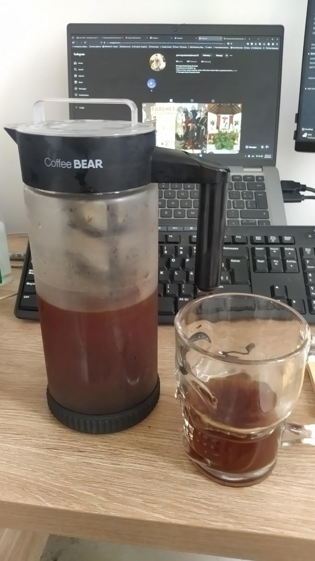 COFFEE BEAR - Cold Brew Coffee Maker and Iced Tea Brewer, Large 1.3L (44oz) Borosilicate Glass Pitcher with Reusable Mesh Filter, Easy to Clean, Dishwasher Safe customer photo 1