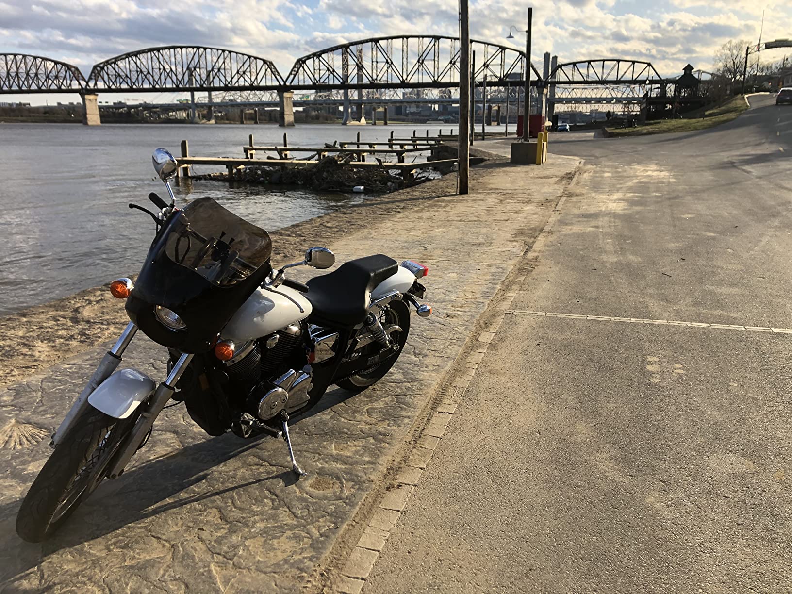 Memphis Shades MEM7101 Bullet Fairing for Honda VT750 Shadow Spirit Models 2001-2014 and Yamaha XVS V-Star Custom 1998-2015, Black customer photo 2