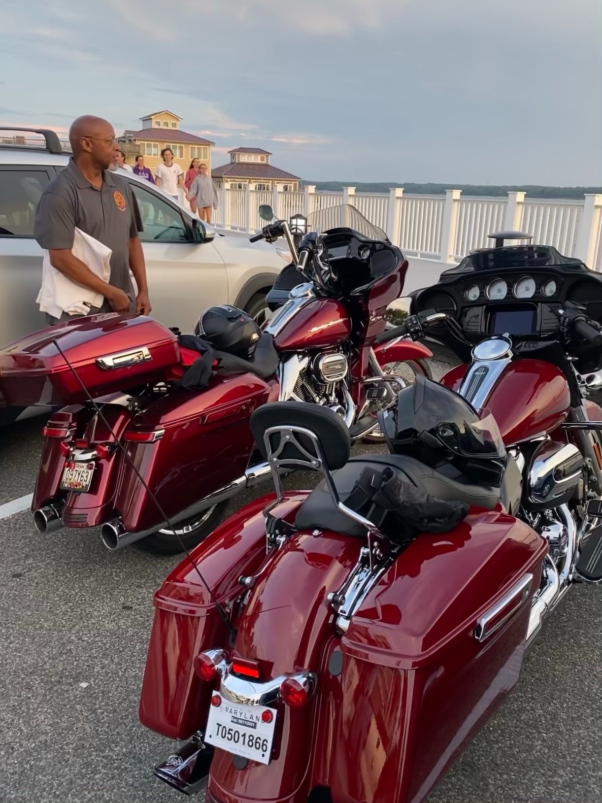 Vance and Hines 16672 Twin Slash Round 4in. Chrome Slip-On Exhaust for Harley Davidson customer photo 2
