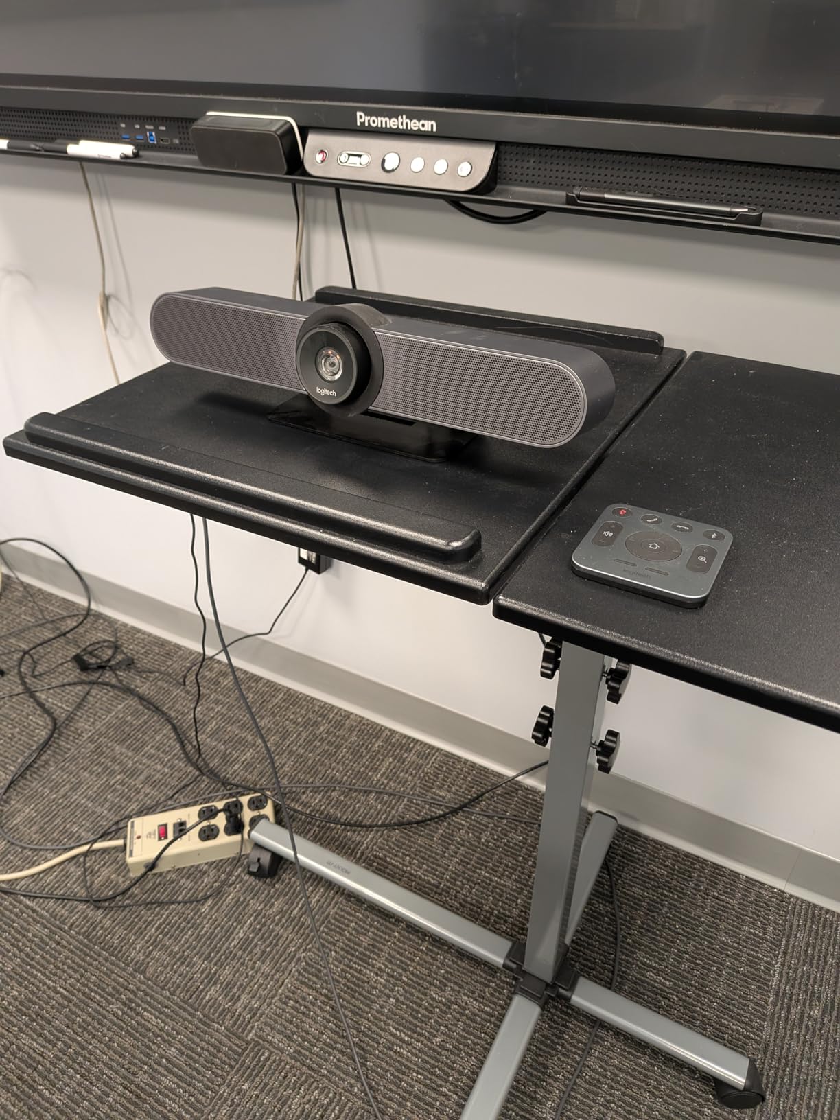 Logitech MeetUp Video Conferencing System, Ultra HD 4K/1080p/720p, 3 Microphones/Adjustable Speakers, Wide Field of View 120, PC/Mac/Laptop/MacBook/Tablet - Black customer photo 1